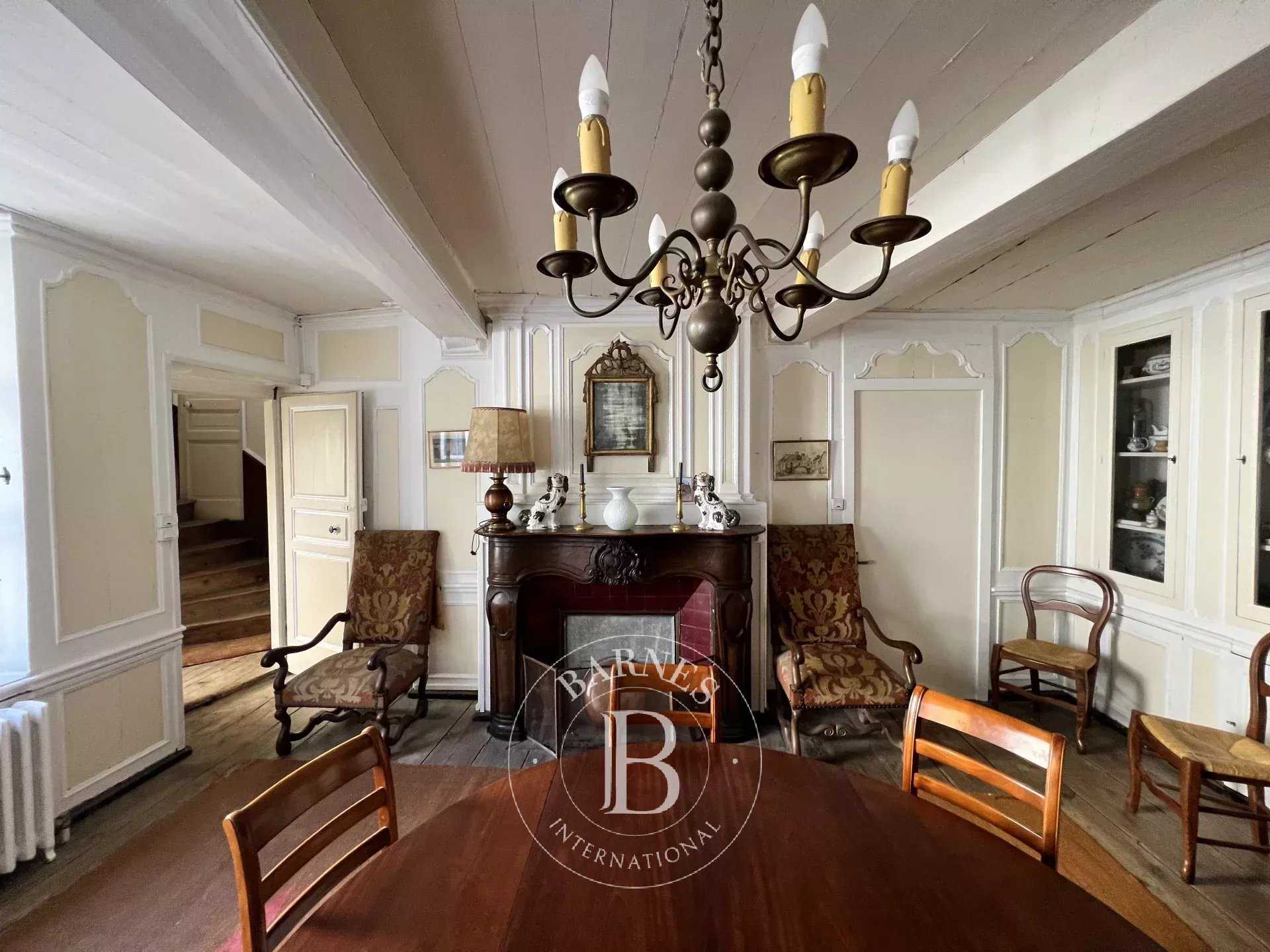 Granville  - Maison de ville 11 Pi&egrave;ces 8 Chambres