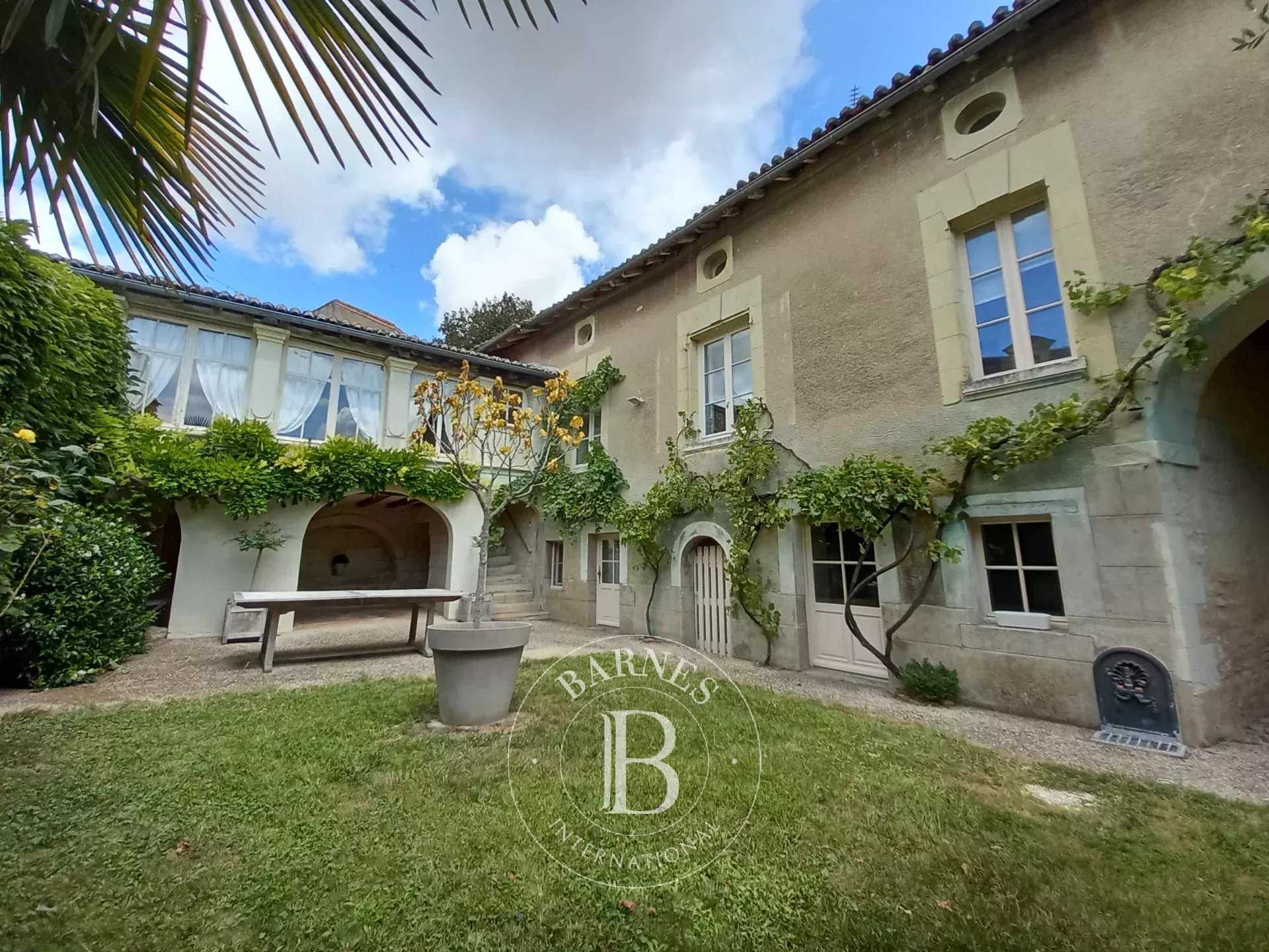 Loudun  - Mansion 5 Bedrooms