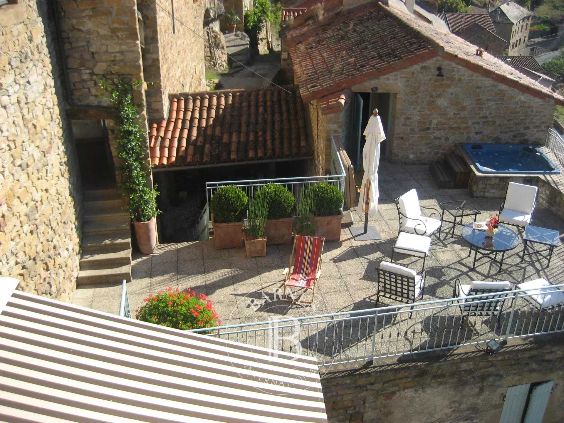 Millau  - Propriété 11 Pi&egrave;ces 7 Chambres