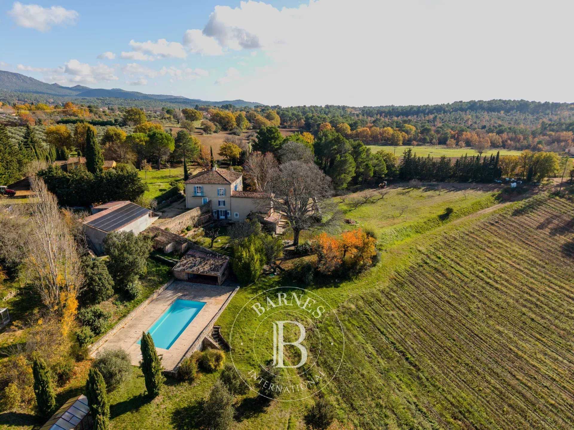 Aups  - Propriété 19 Pi&egrave;ces 11 Chambres