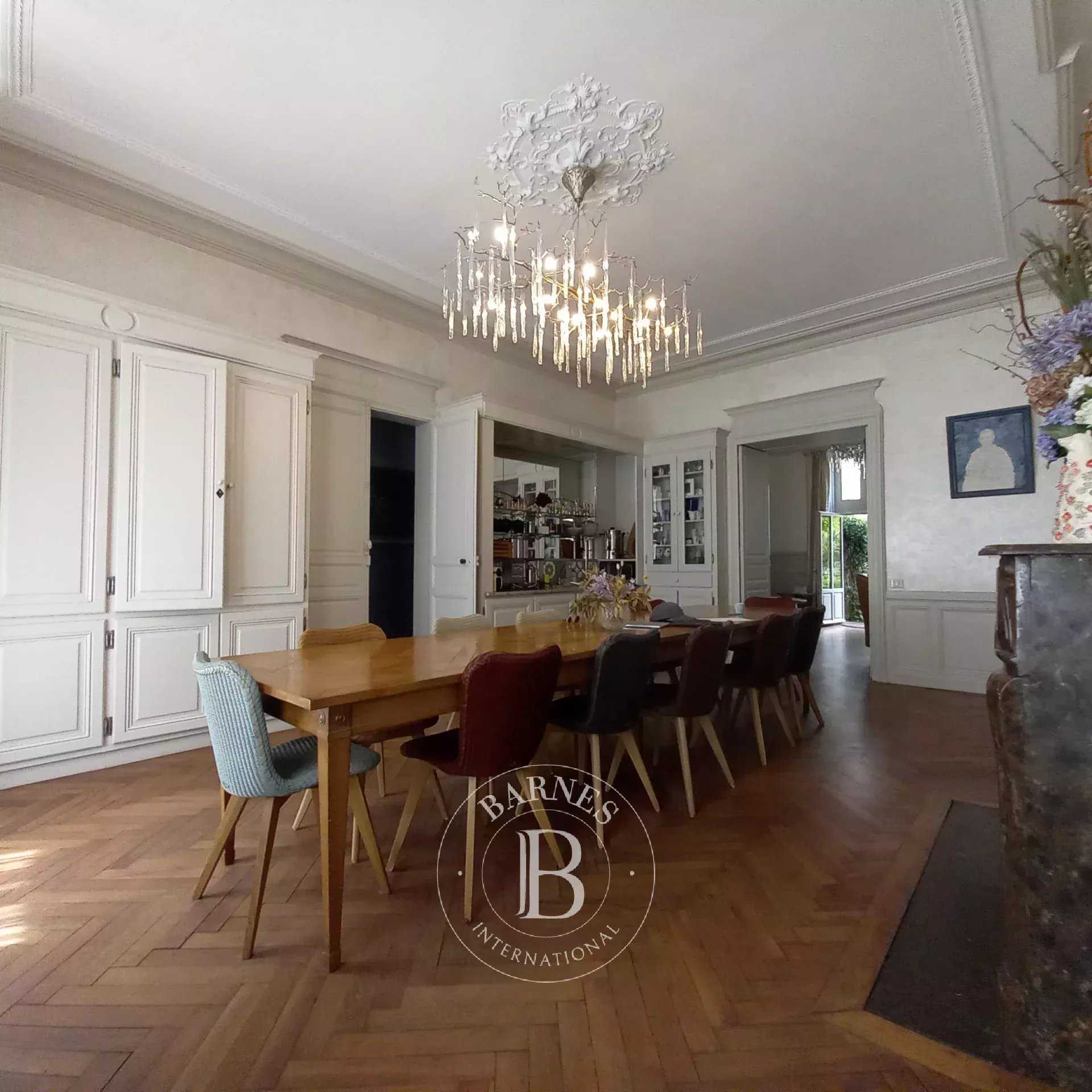 La Rochelle  - House 9 Bedrooms