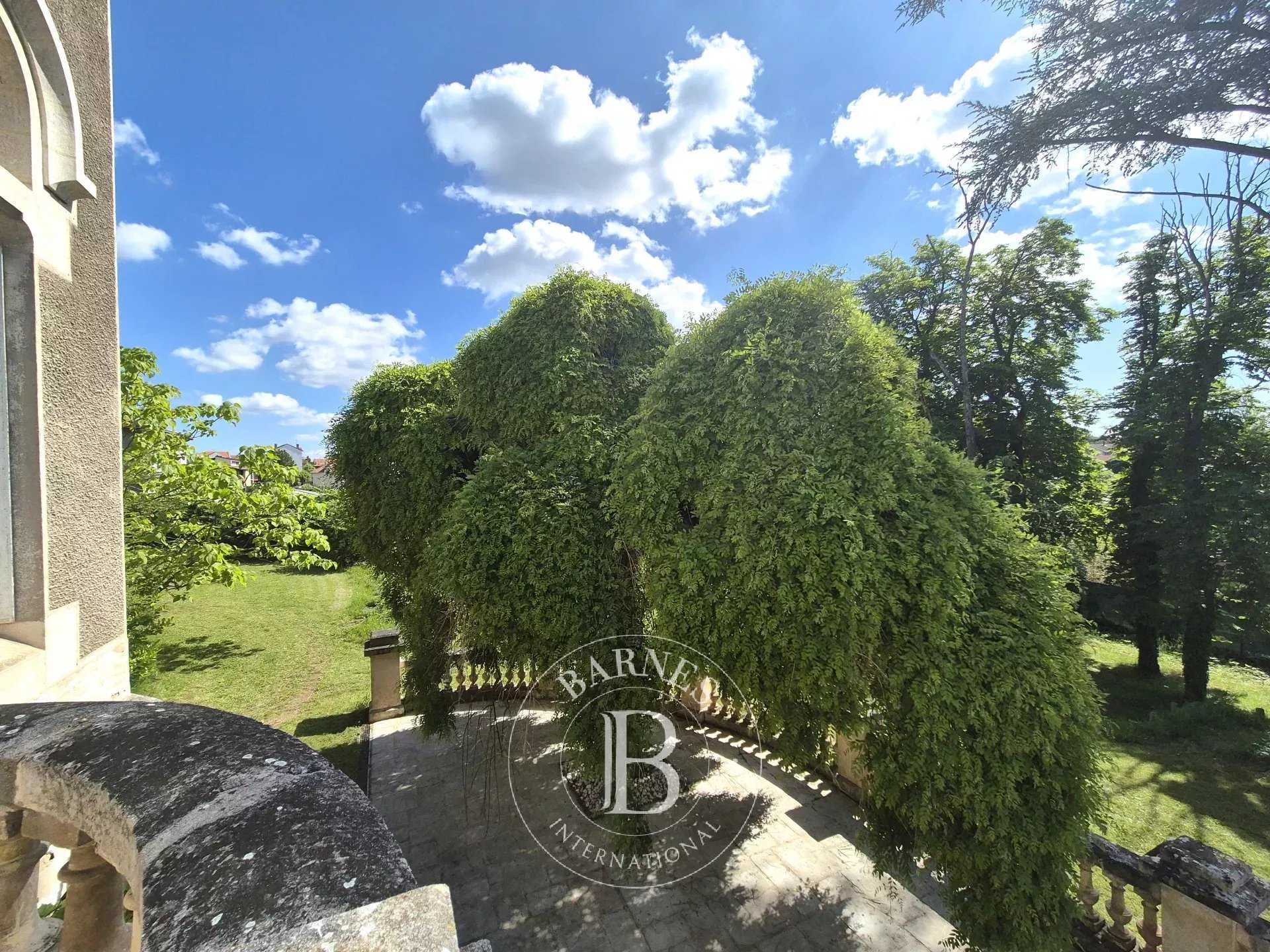 Châtel-Guyon  - Property 10 Bedrooms