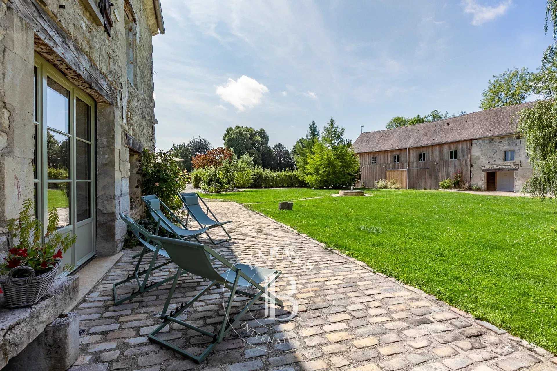 Senlis  - Property 5 Bedrooms