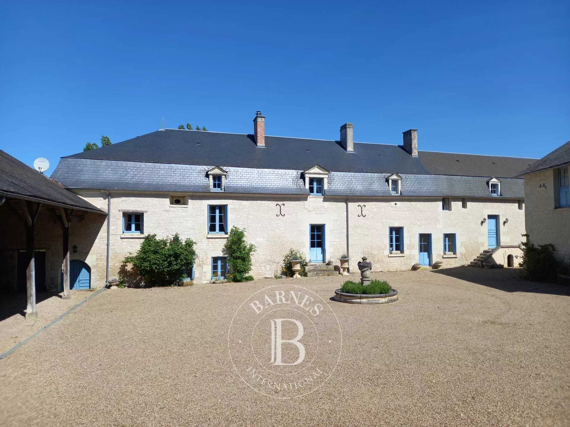 Richelieu  - Propriété 15 Pi&egrave;ces 10 Chambres