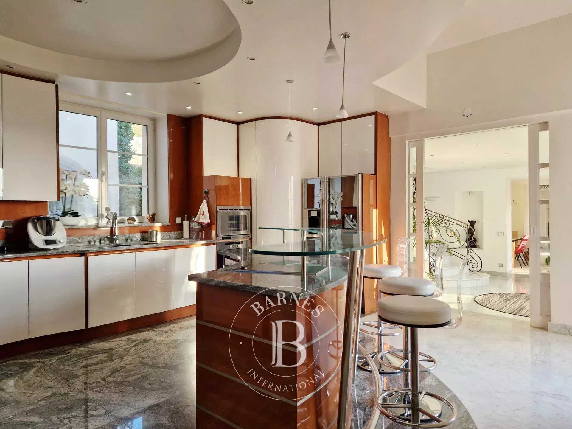 Magny-en-Vexin  - Maison 15 Pi&egrave;ces 6 Chambres