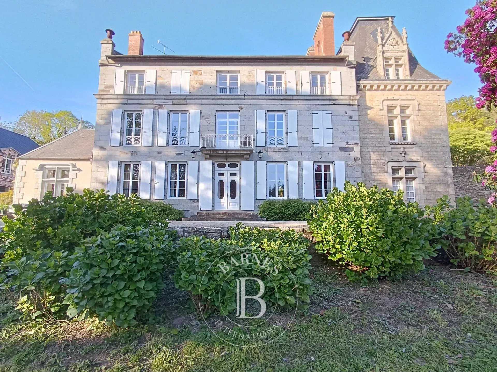 Guingamp  - Maison 23 Pi&egrave;ces 14 Chambres