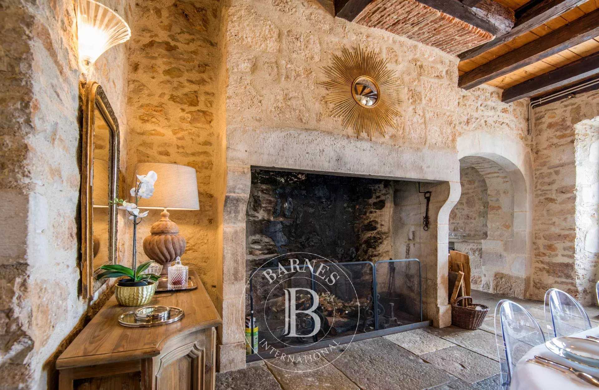 Figeac  - Propriété 15 Pi&egrave;ces 12 Chambres