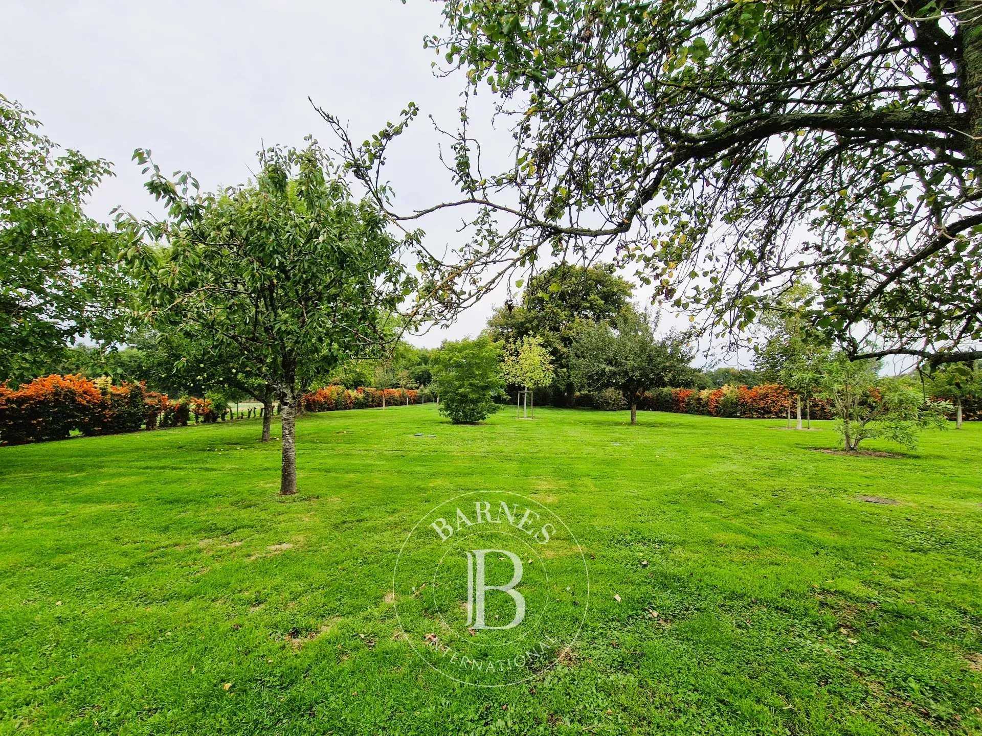 Nogent-le-Rotrou  - Maison 12 Pi&egrave;ces 6 Chambres