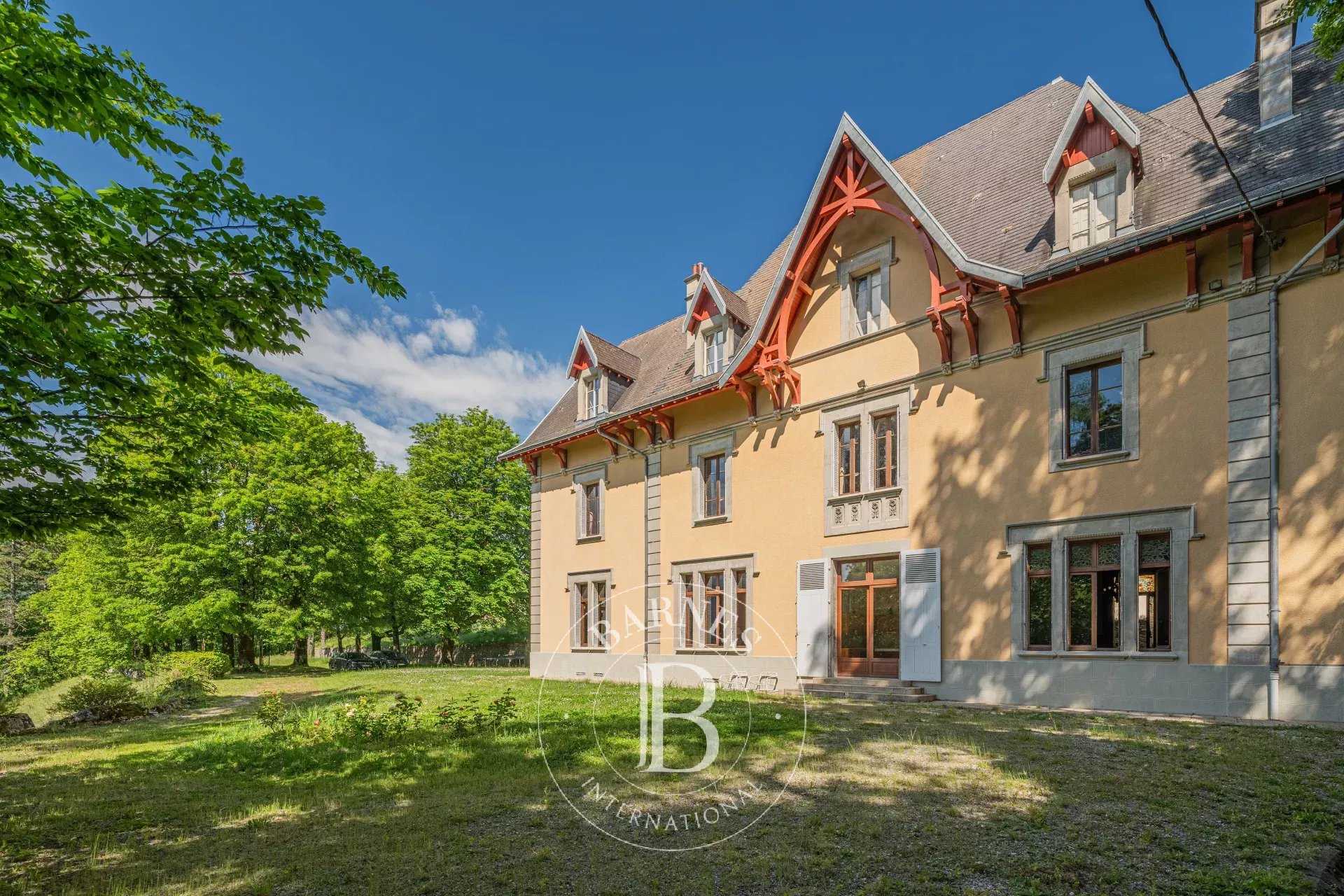 Voreppe  - Propriété 19 Pièces 7 Chambres