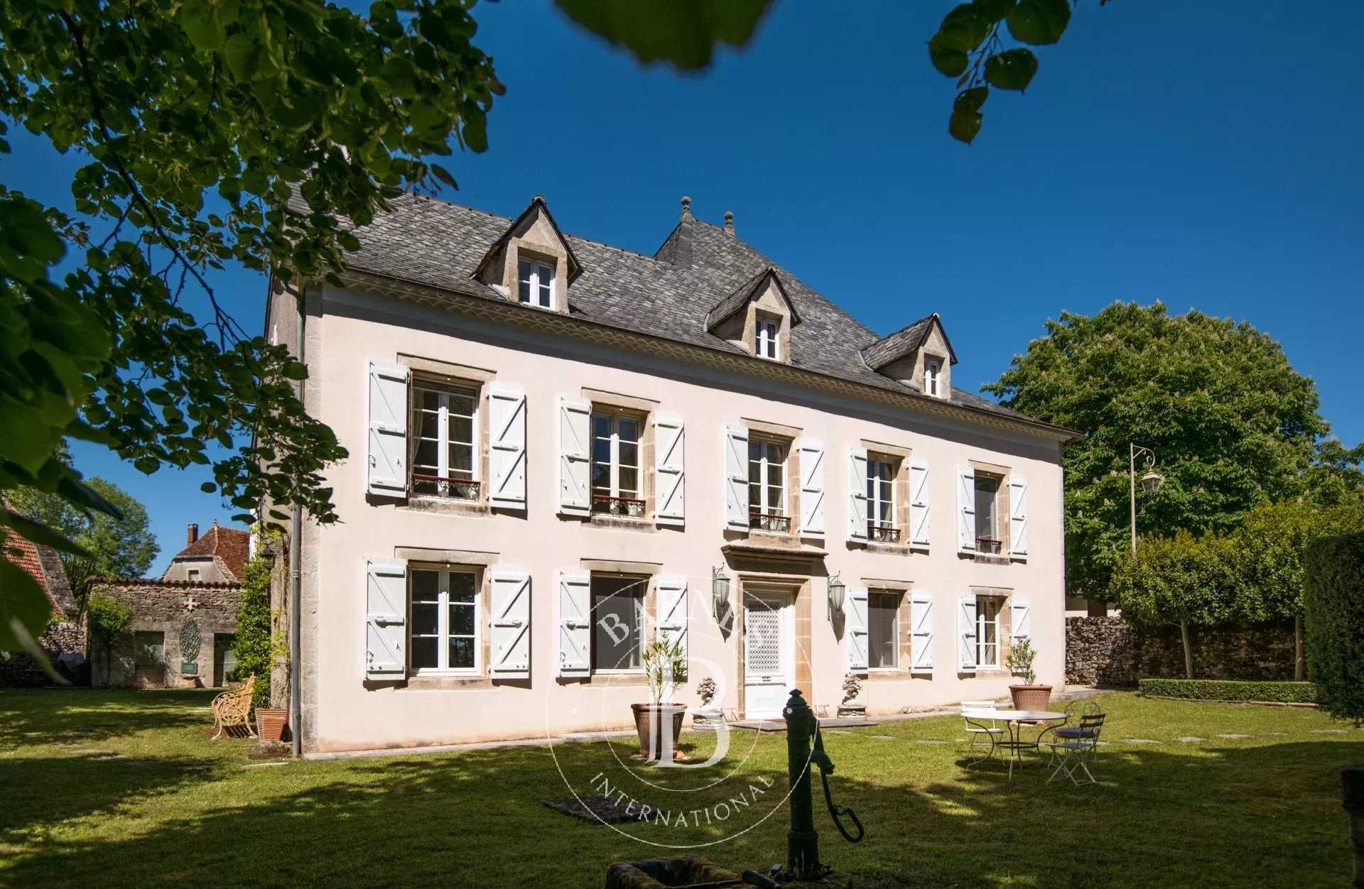 Figeac  - Propriété 10 Pi&egrave;ces 3 Chambres