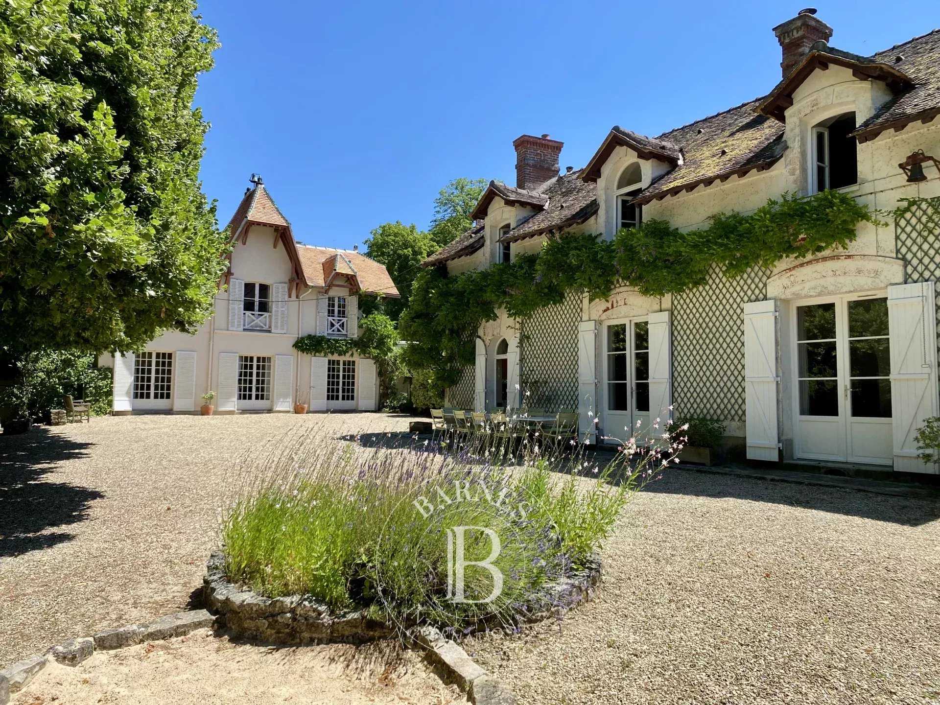 Fontainebleau  - Property 10 Bedrooms