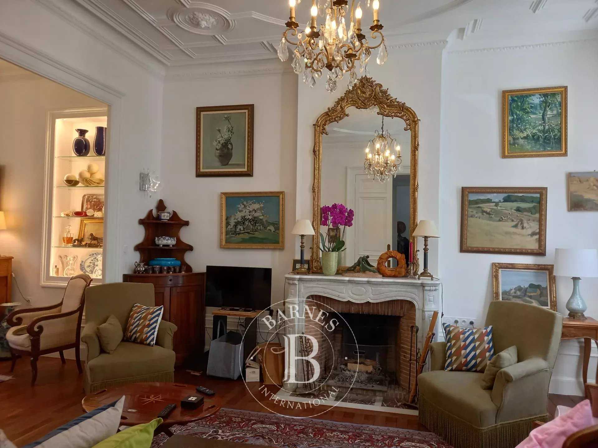 Châtellerault  - Maison de ville 8 Pi&egrave;ces 5 Chambres