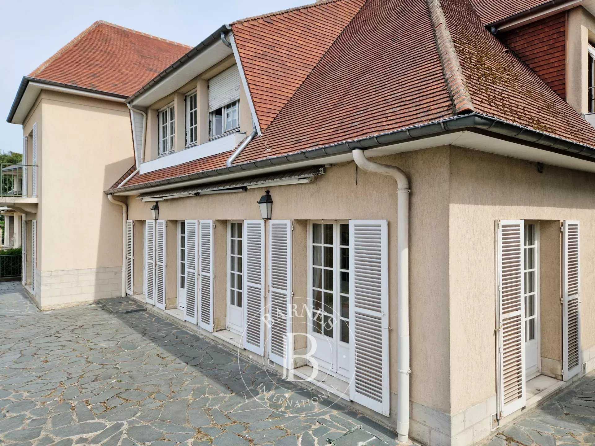 Montmorency  - Maison 9 Pi&egrave;ces 2 Chambres