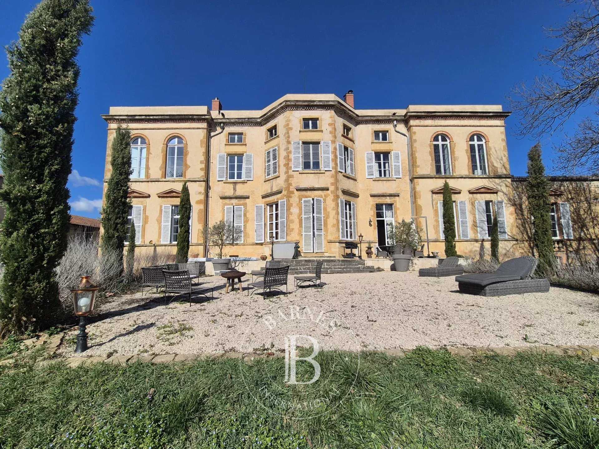 Saint-Germain-Lembron  - Château 17 Pi&egrave;ces 11 Chambres