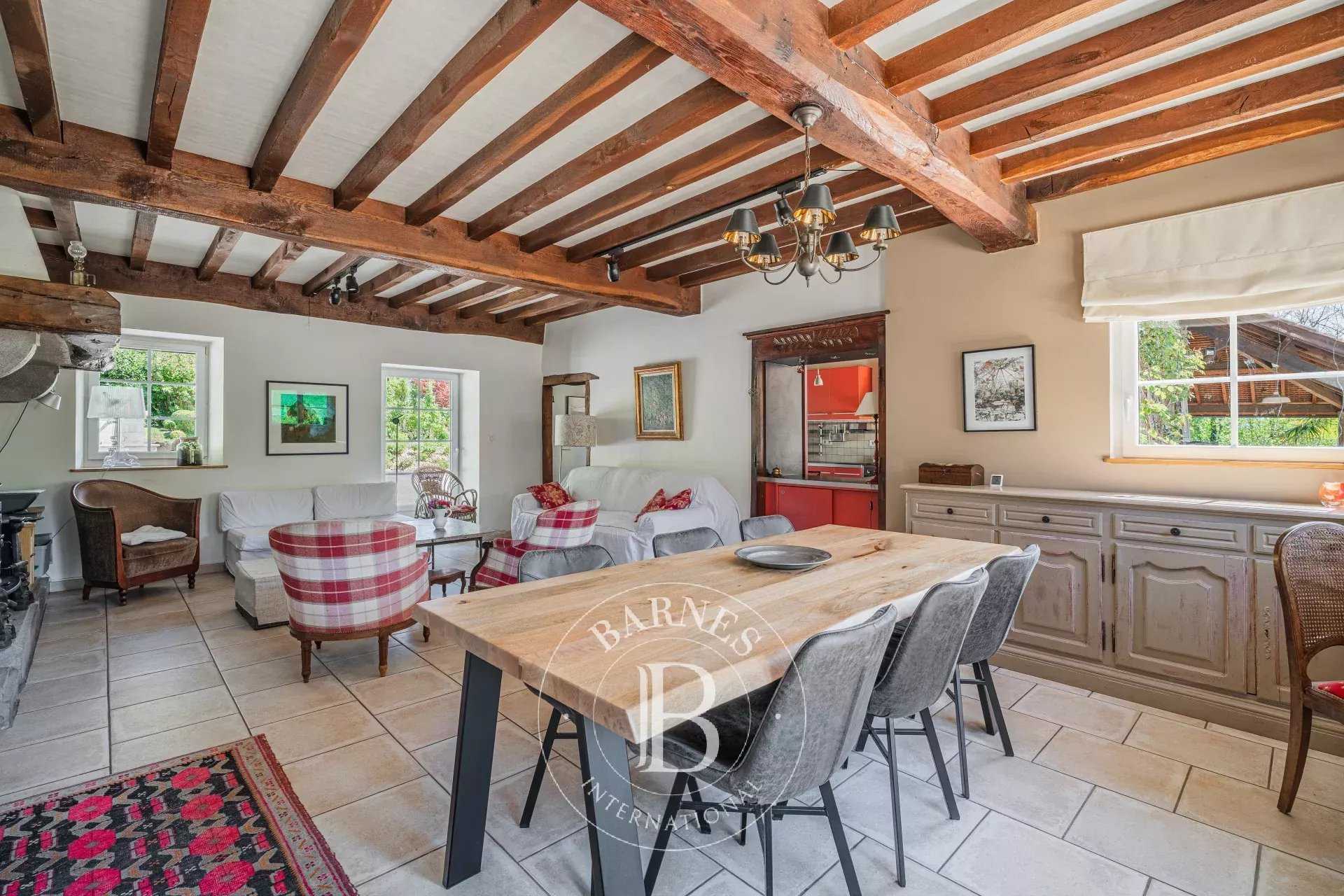 Bourgoin-Jallieu  - Maison 8 Pi&egrave;ces 5 Chambres