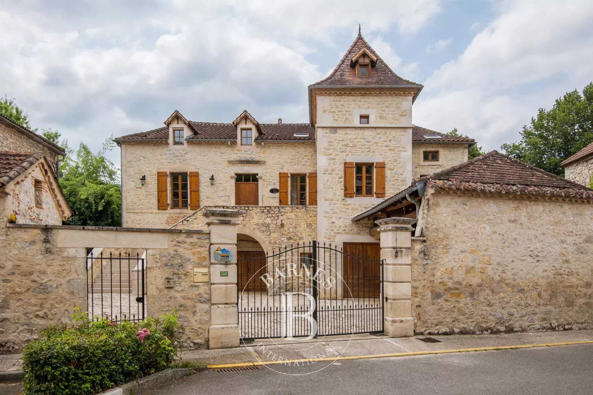 Luzech  - Maison de village 13 Pièces 6 Chambres