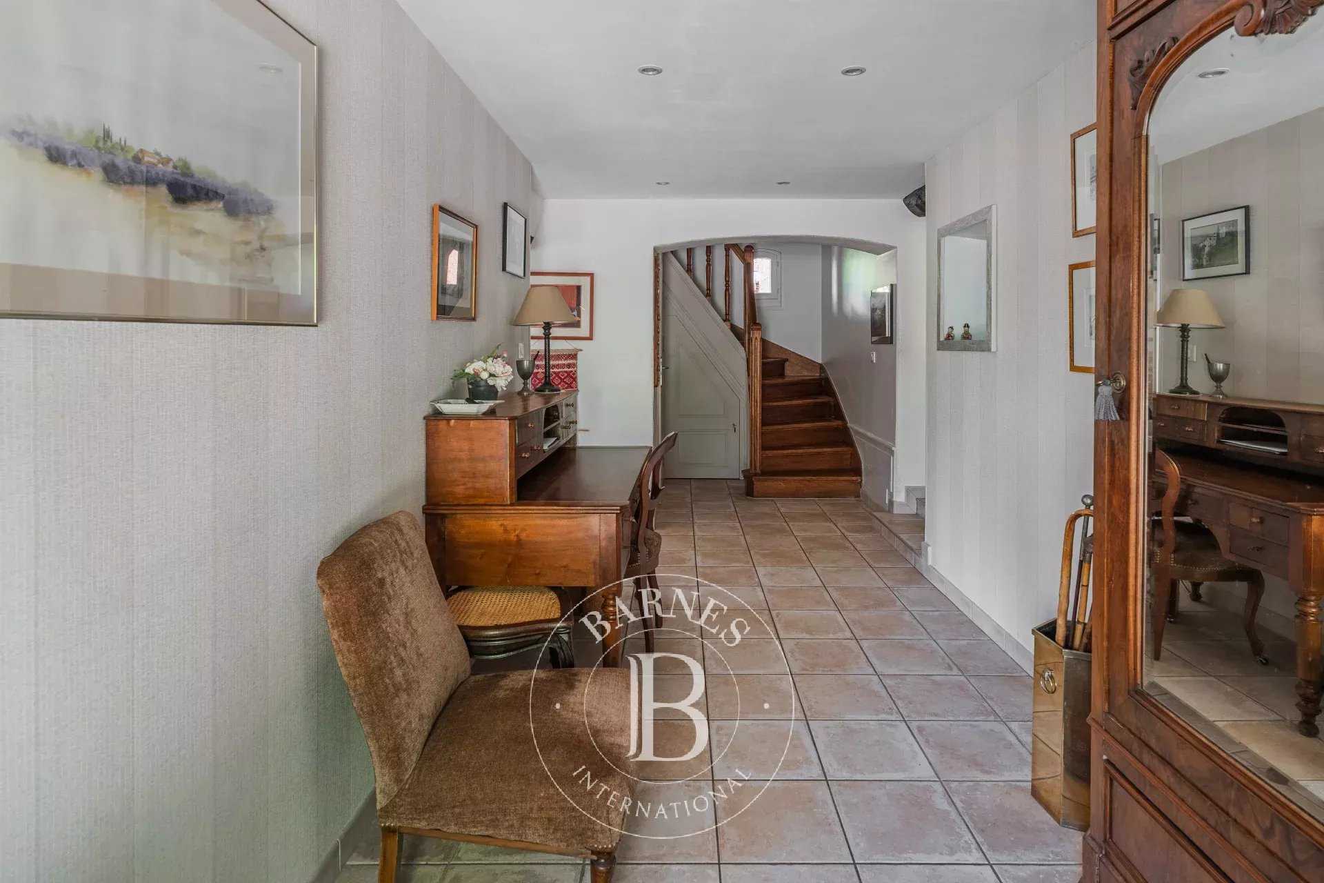 Bourgoin-Jallieu  - Maison 8 Pi&egrave;ces 5 Chambres