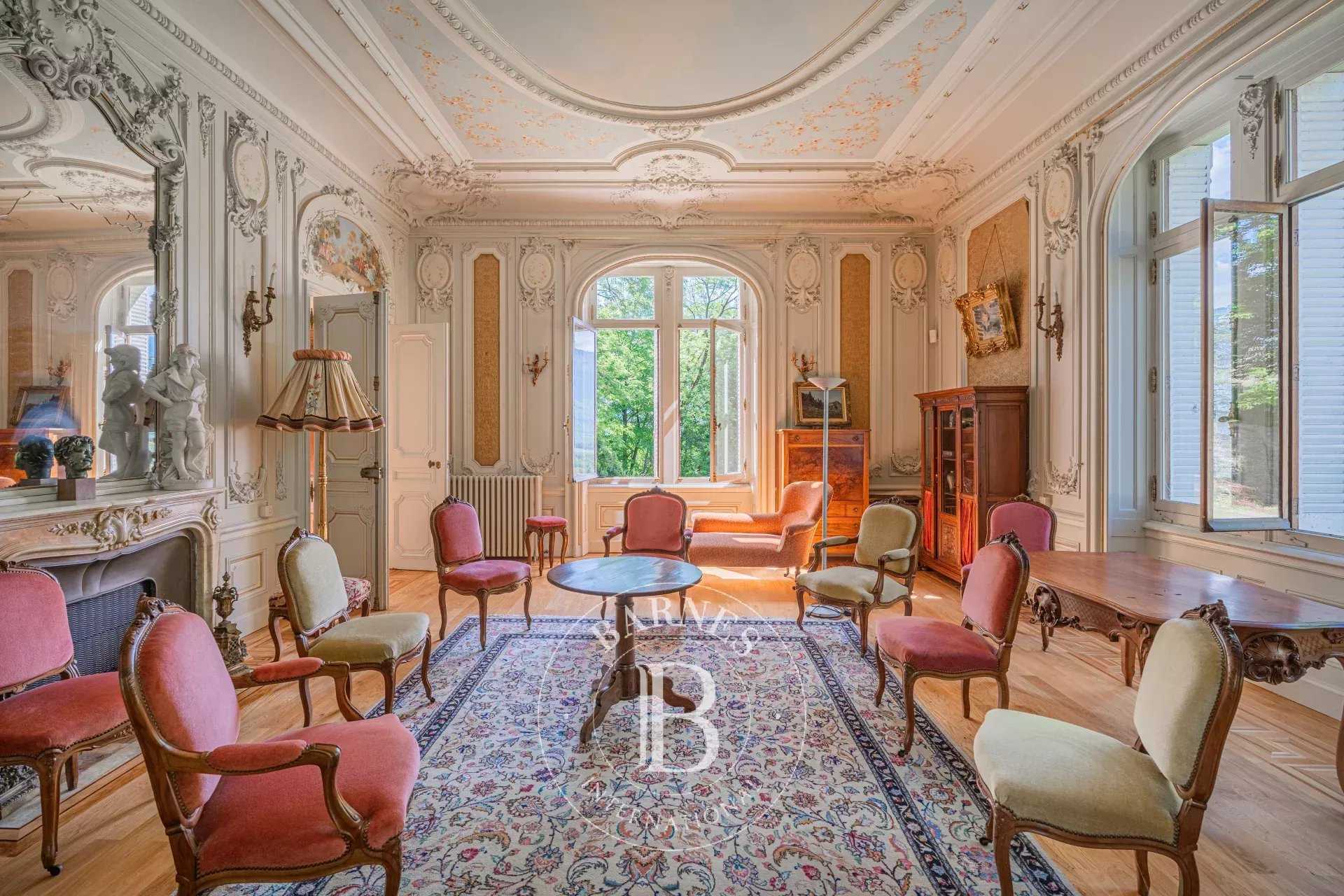 Voreppe  - Propriété 19 Pièces 7 Chambres