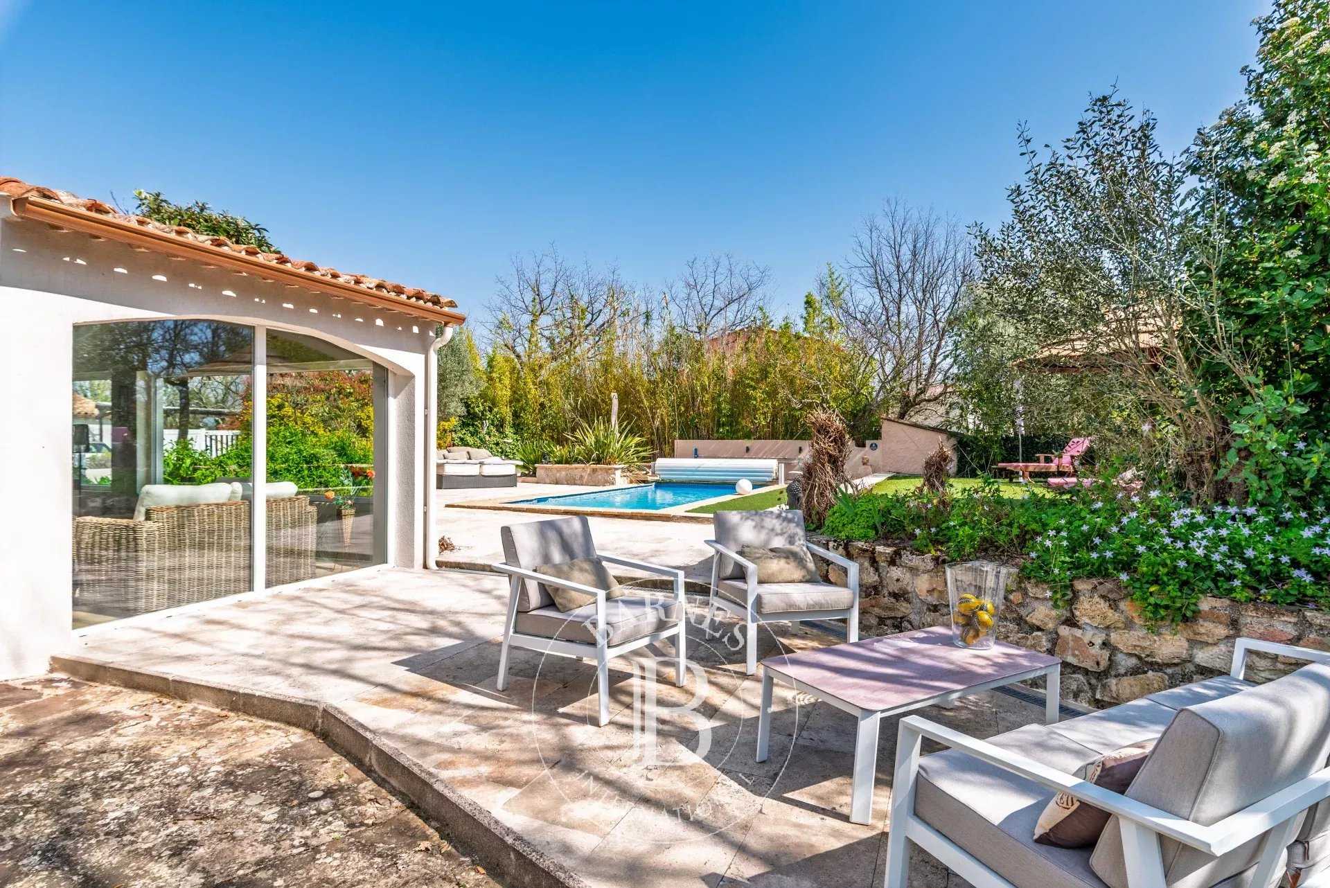 Bagnols-en-Forêt  - Maison d'hôtes 12 Pi&egrave;ces 7 Chambres