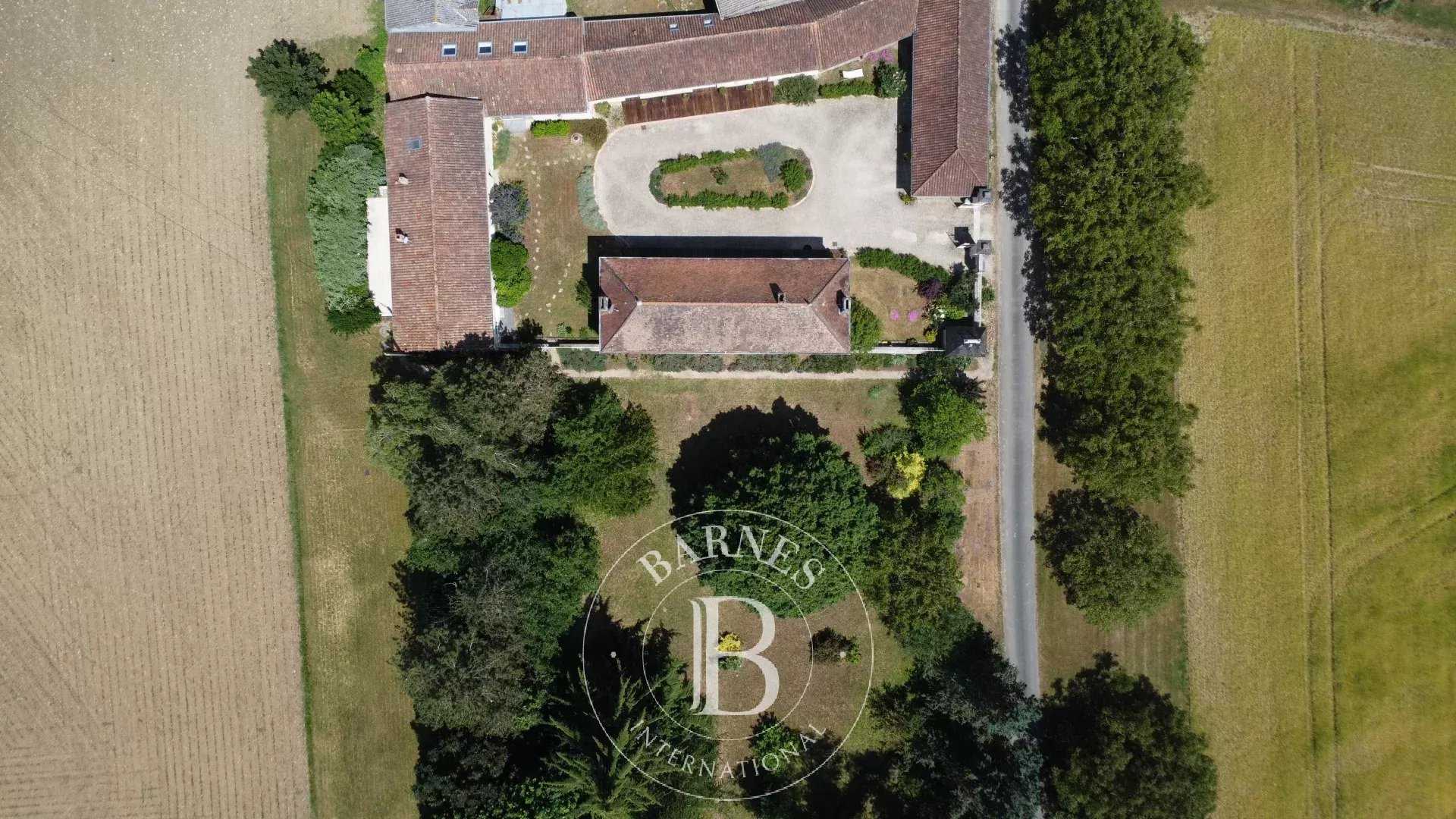 Lencloître  - Manoir 11 Pi&egrave;ces 8 Chambres