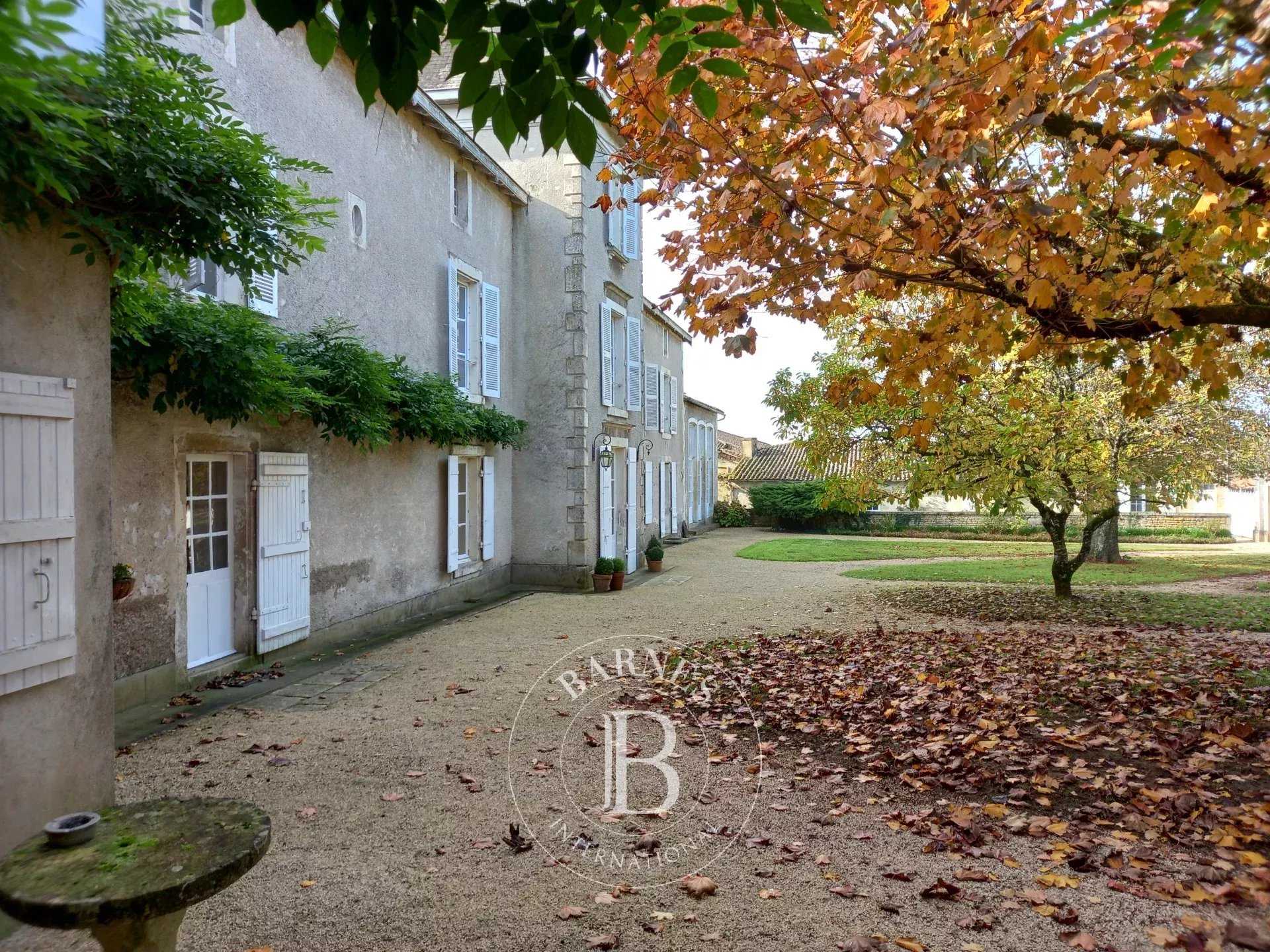 Melle  - Manoir 14 Pi&egrave;ces 6 Chambres