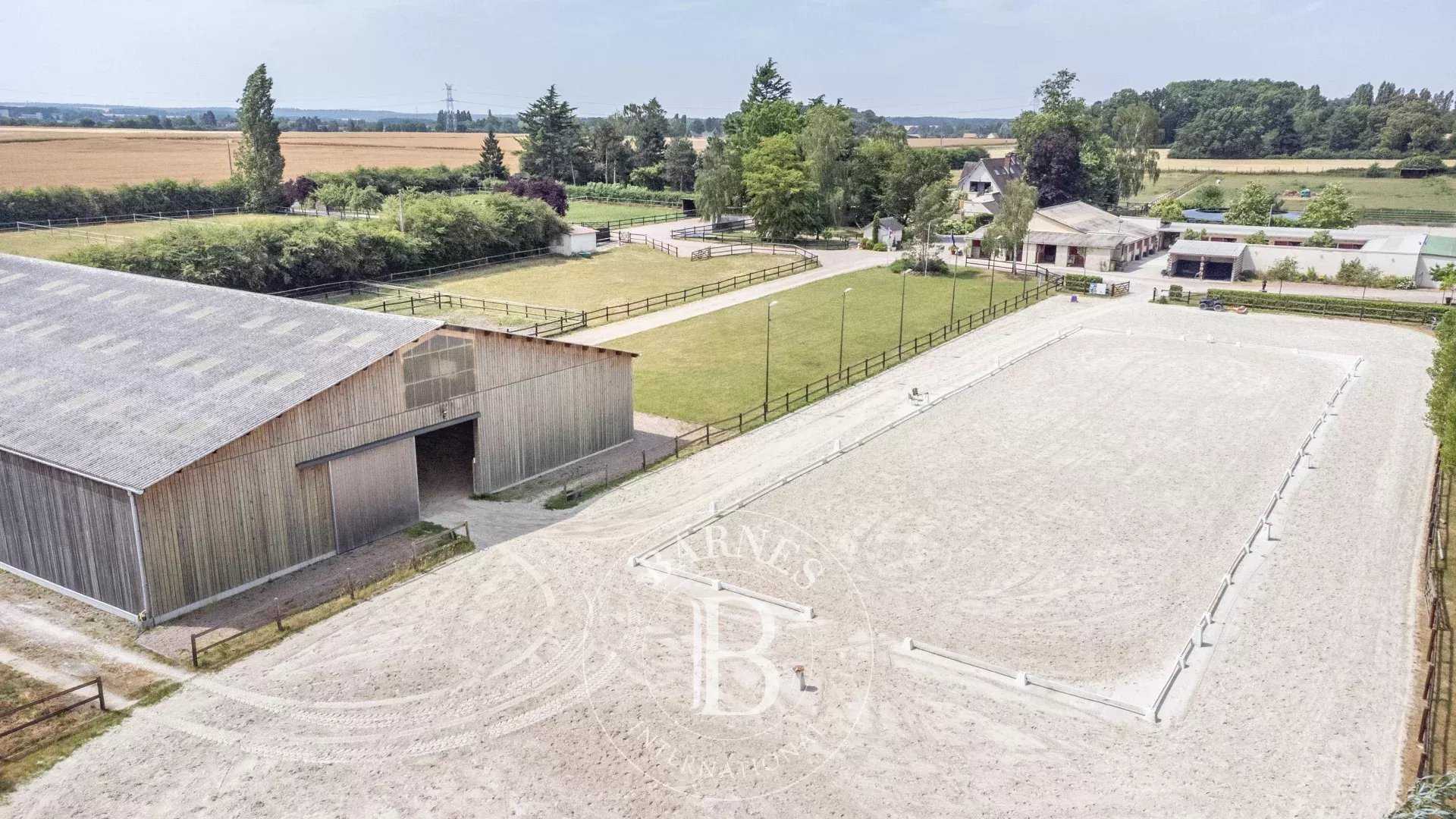 Bréval  - Domaine équestre 
