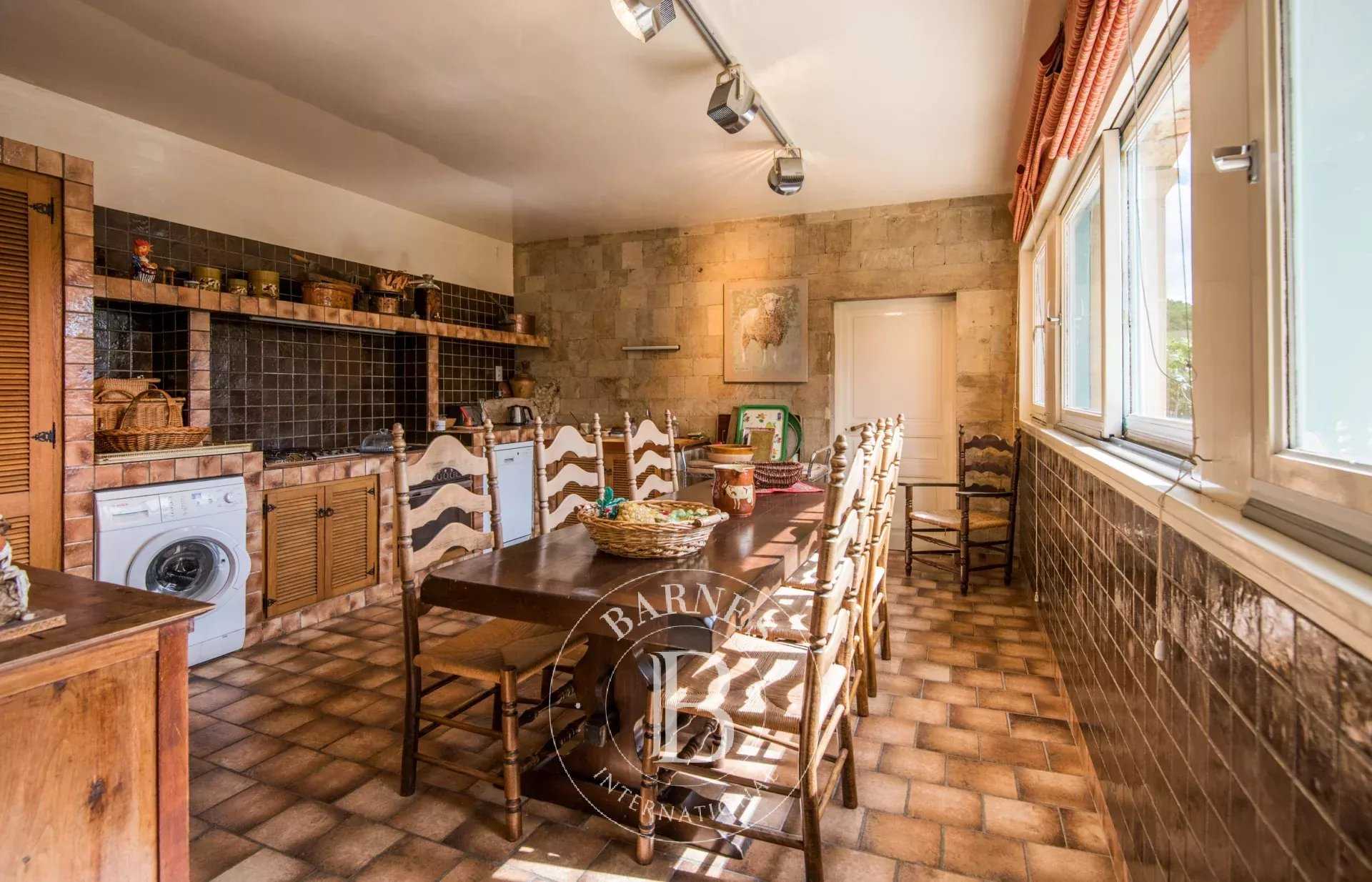 Millau  - Propriété 11 Pi&egrave;ces 7 Chambres