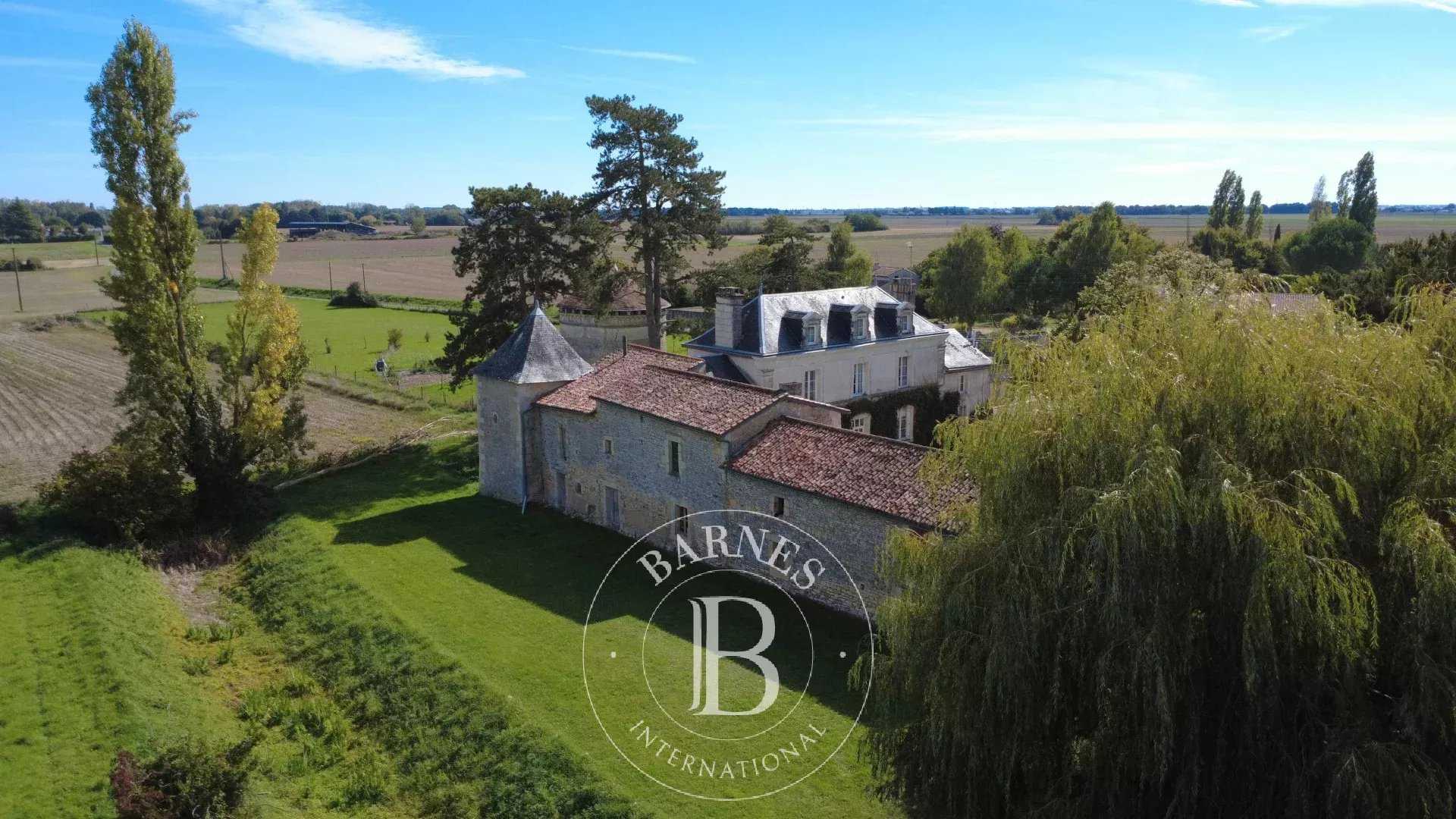 Poitiers  - Manoir 8 Pièces 4 Chambres