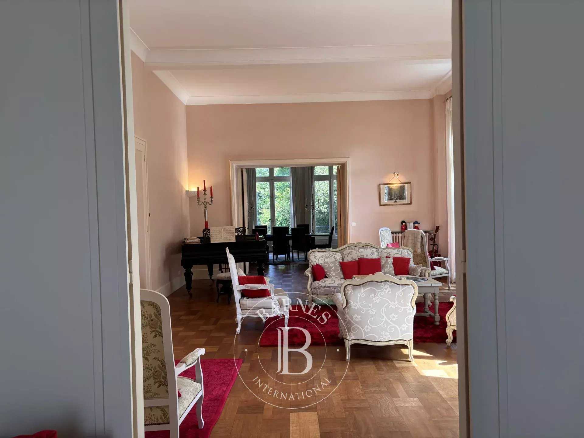 Condé-en-Normandie  - Maison de ville 12 Pi&egrave;ces 7 Chambres