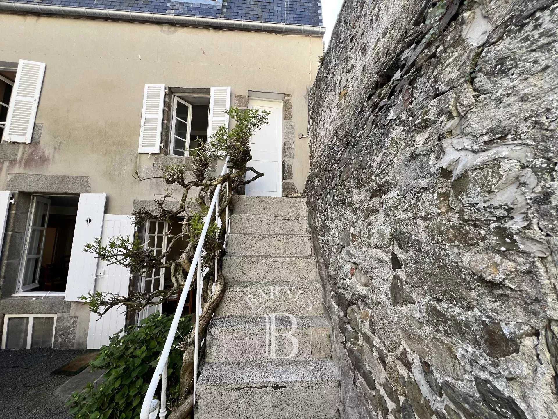 Granville  - Maison de ville 11 Pi&egrave;ces 8 Chambres