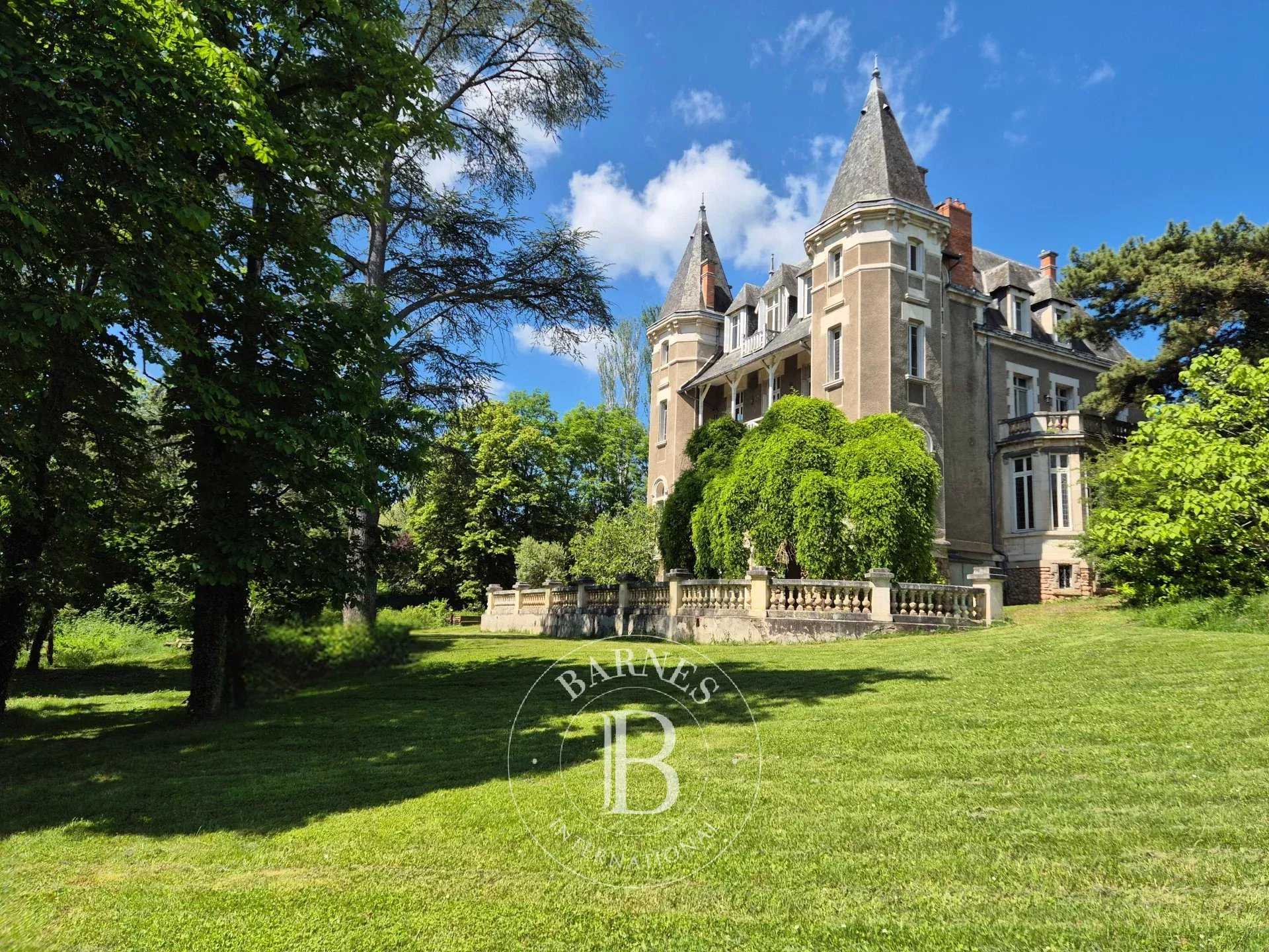 Châtel-Guyon  - Property 10 Bedrooms