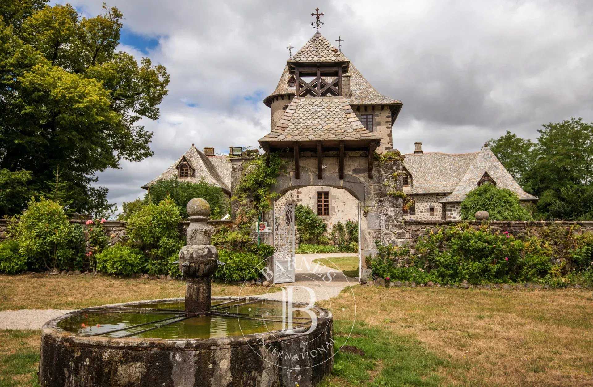 Aurillac  - Château 20 Pièces