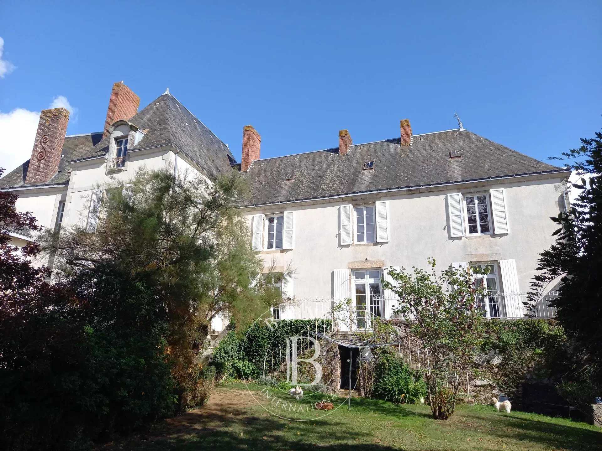 Maison de village Le Poiré-sur-Vie  -  ref 82418423 (picture 2)
