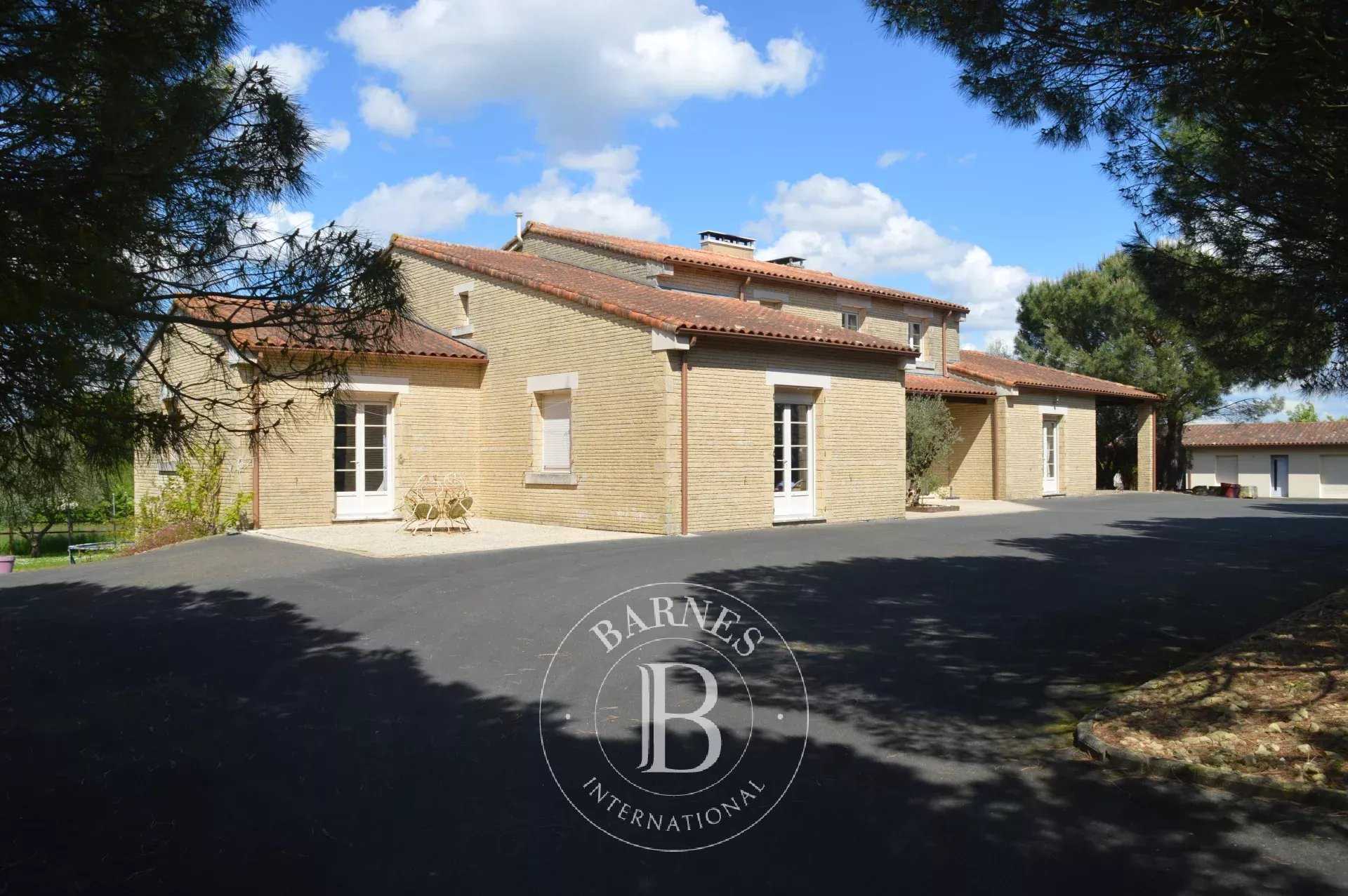 House La Rochelle  -  ref 84750417 (picture 2)