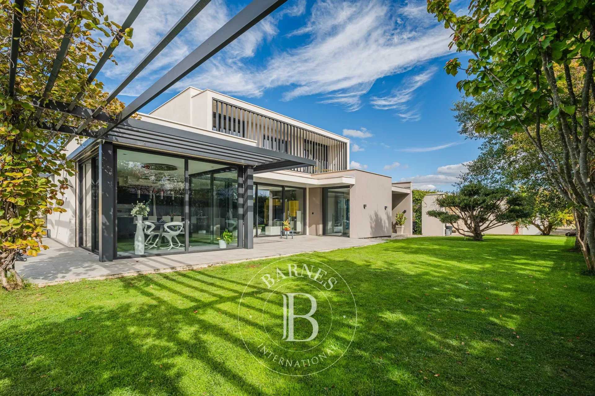 Maison à vendre 8 Pièces Valence 995 000