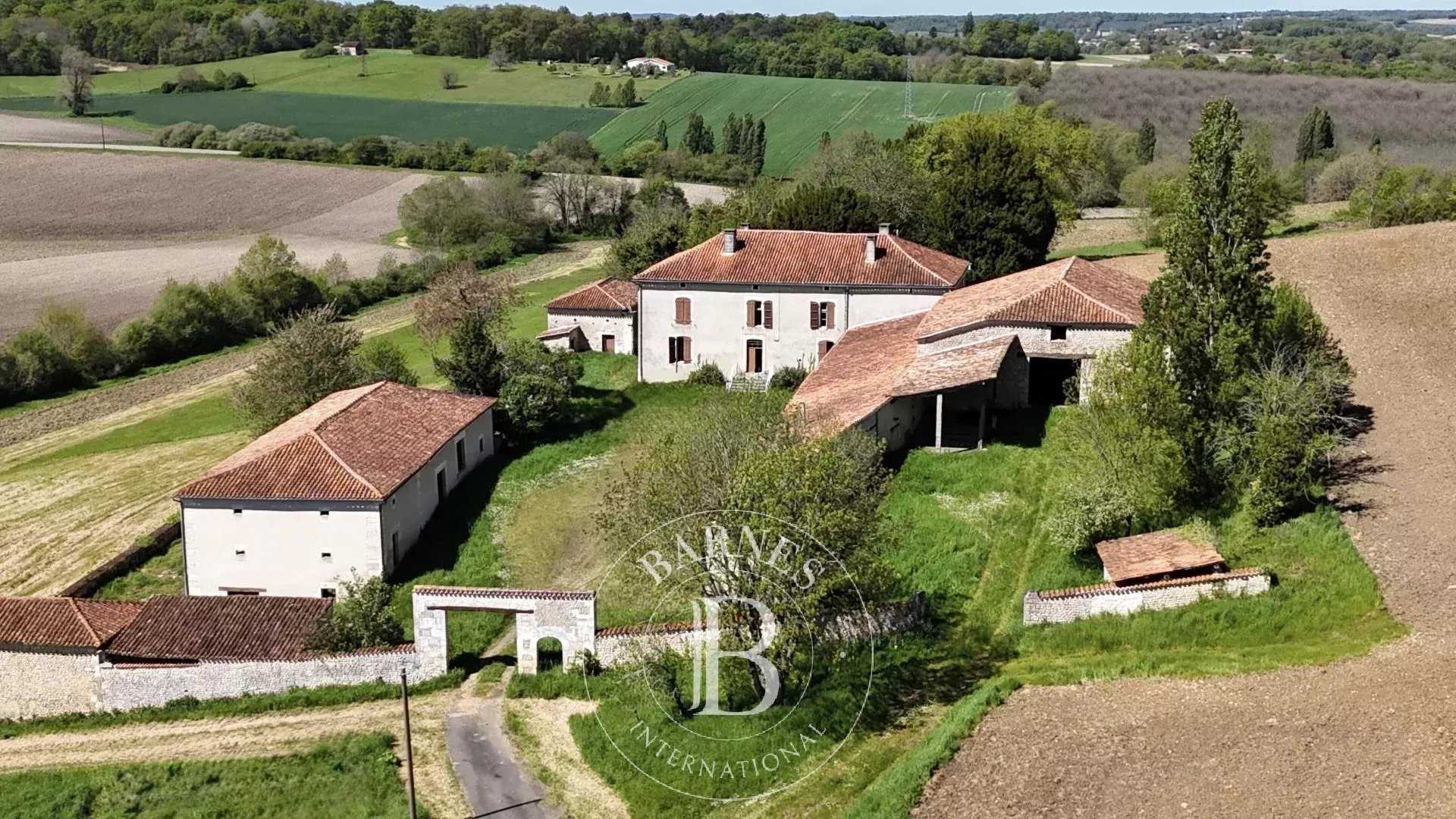 Property Montmoreau  -  ref 85965958 (picture 2)