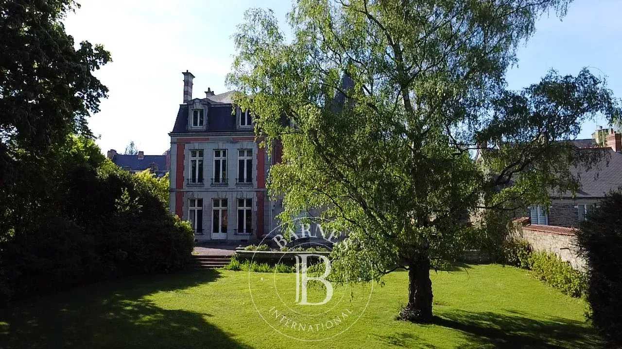 Condé-en-Normandie  - Maison de ville 12 Pi&egrave;ces 7 Chambres