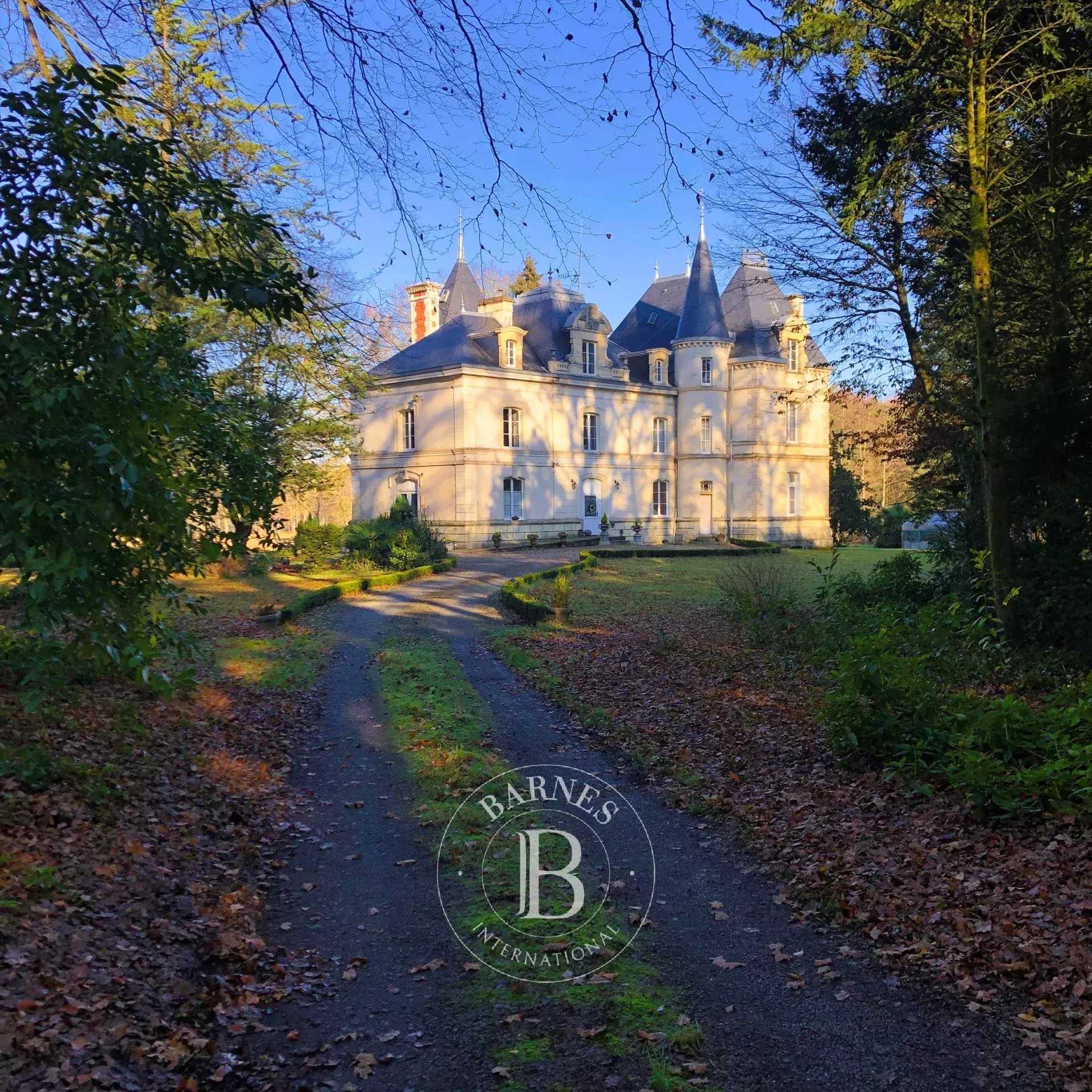 Château Rennes  -  ref 83389847 (picture 1)