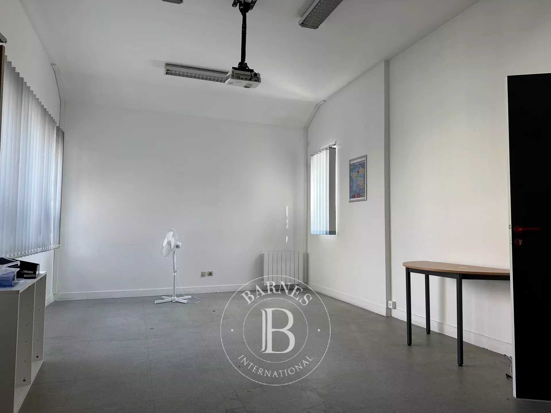 Local commercial Linas  -  ref 85163601 (picture 3)