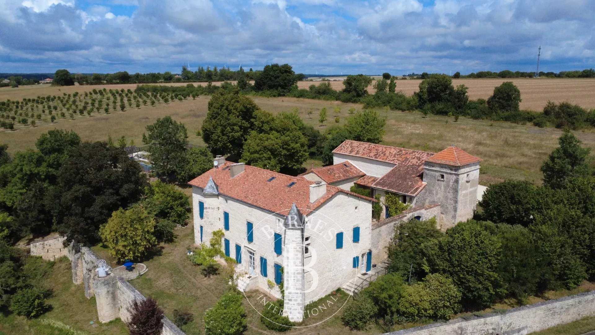 Maison Angoulême  -  ref 86142780 (picture 1)