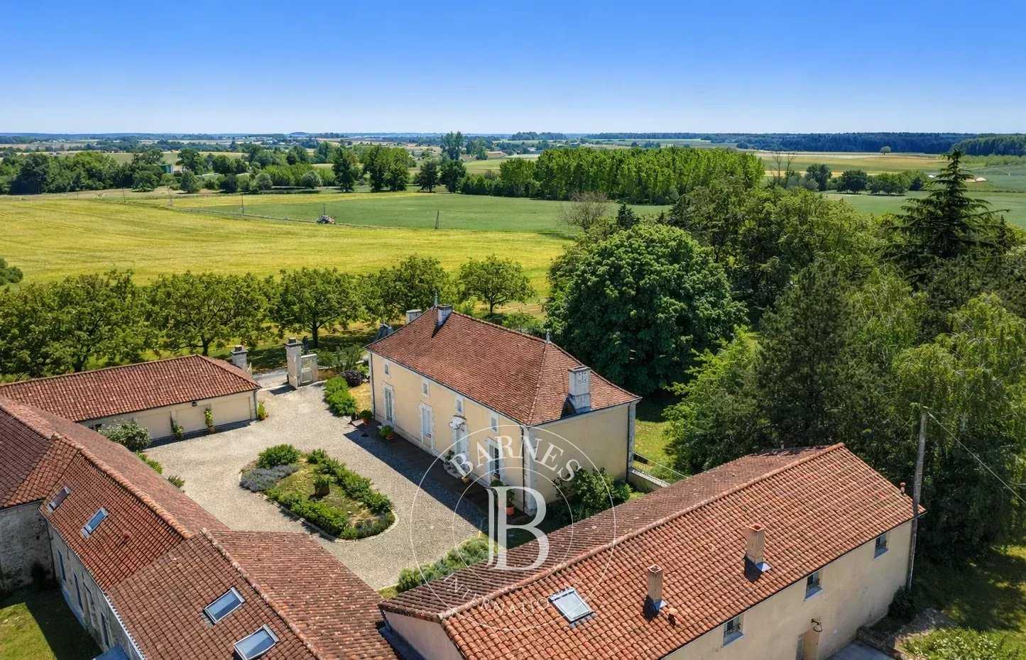 Manoir Lencloître  -  ref 83462420 (picture 2)