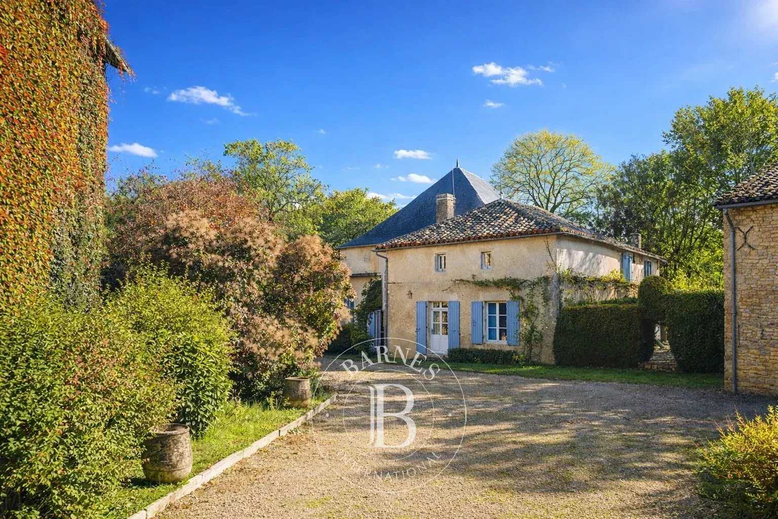 Moulin Poitiers  -  ref 85368535 (picture 2)