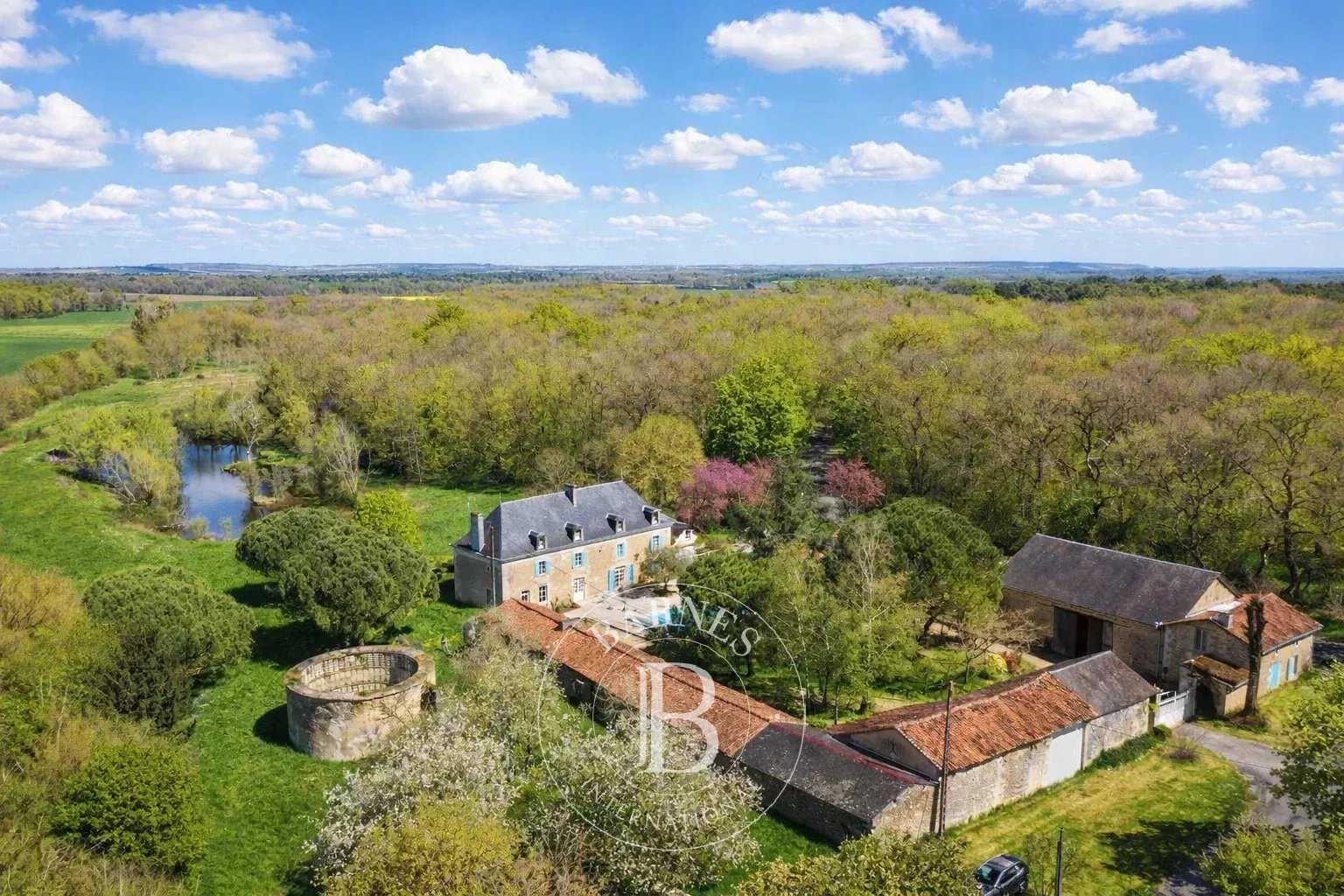 Châtellerault  - Manoir 11 Pi&egrave;ces 8 Chambres