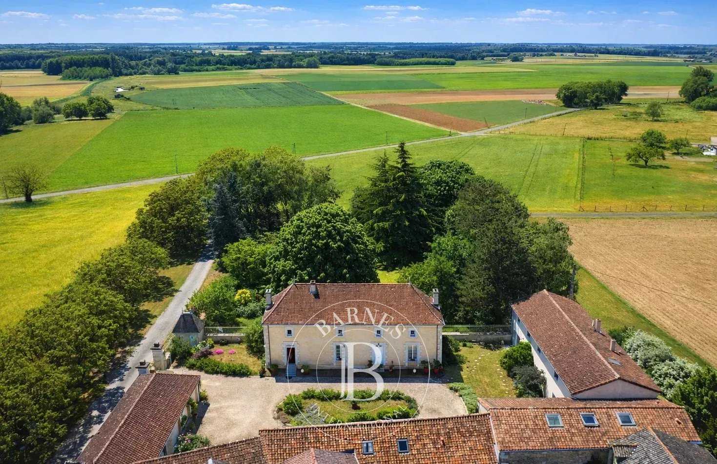 Manoir Lencloître  -  ref 83462420 (picture 3)