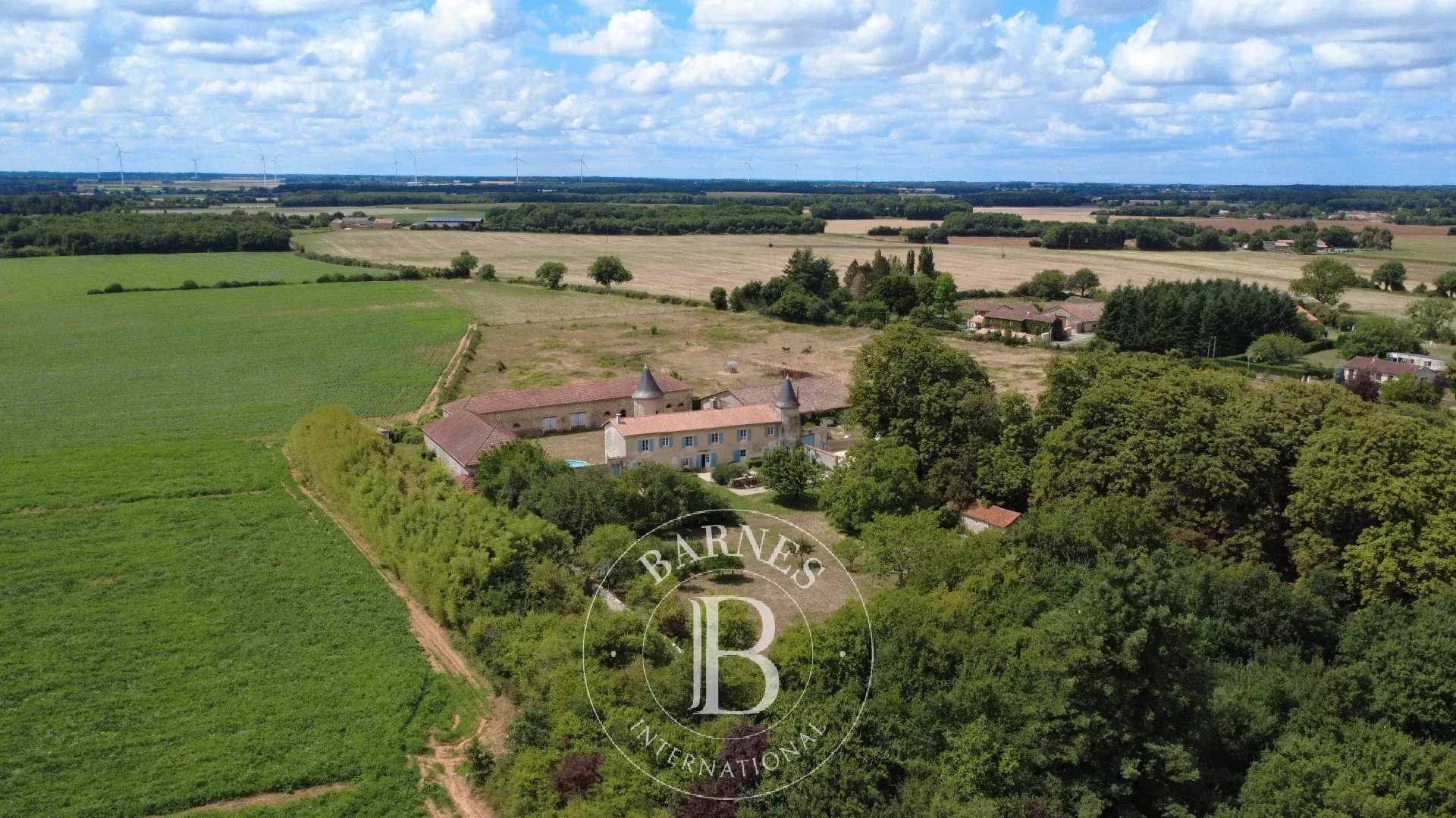 Maison Civray  -  ref 86183137 (picture 1)