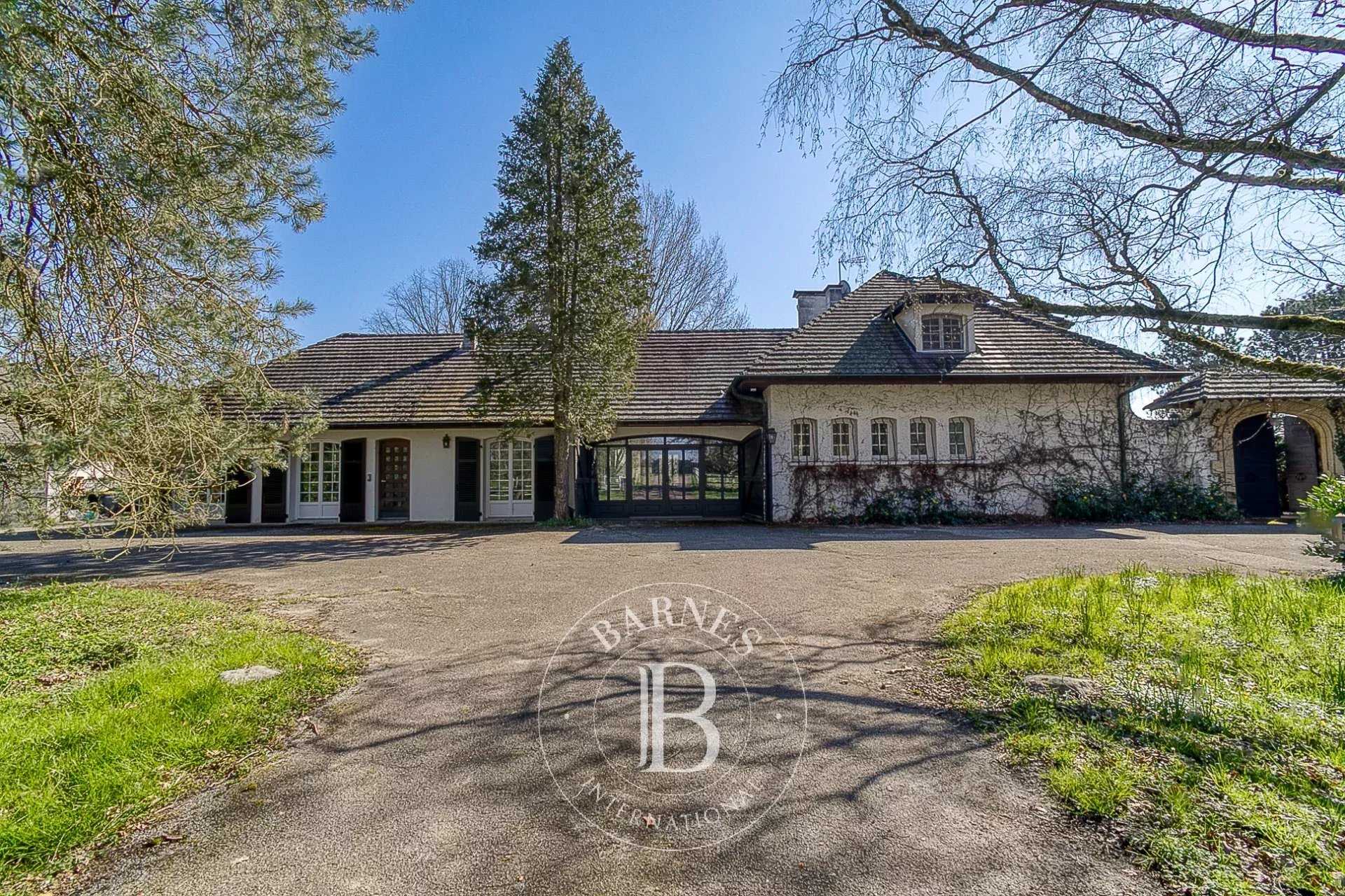 Villars-les-Dombes  - Domaine équestre 12 Pi&egrave;ces 7 Chambres