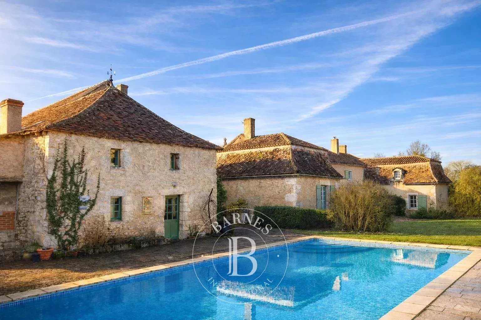 Manoir Saint-Savin  -  ref 86506310 (picture 2)