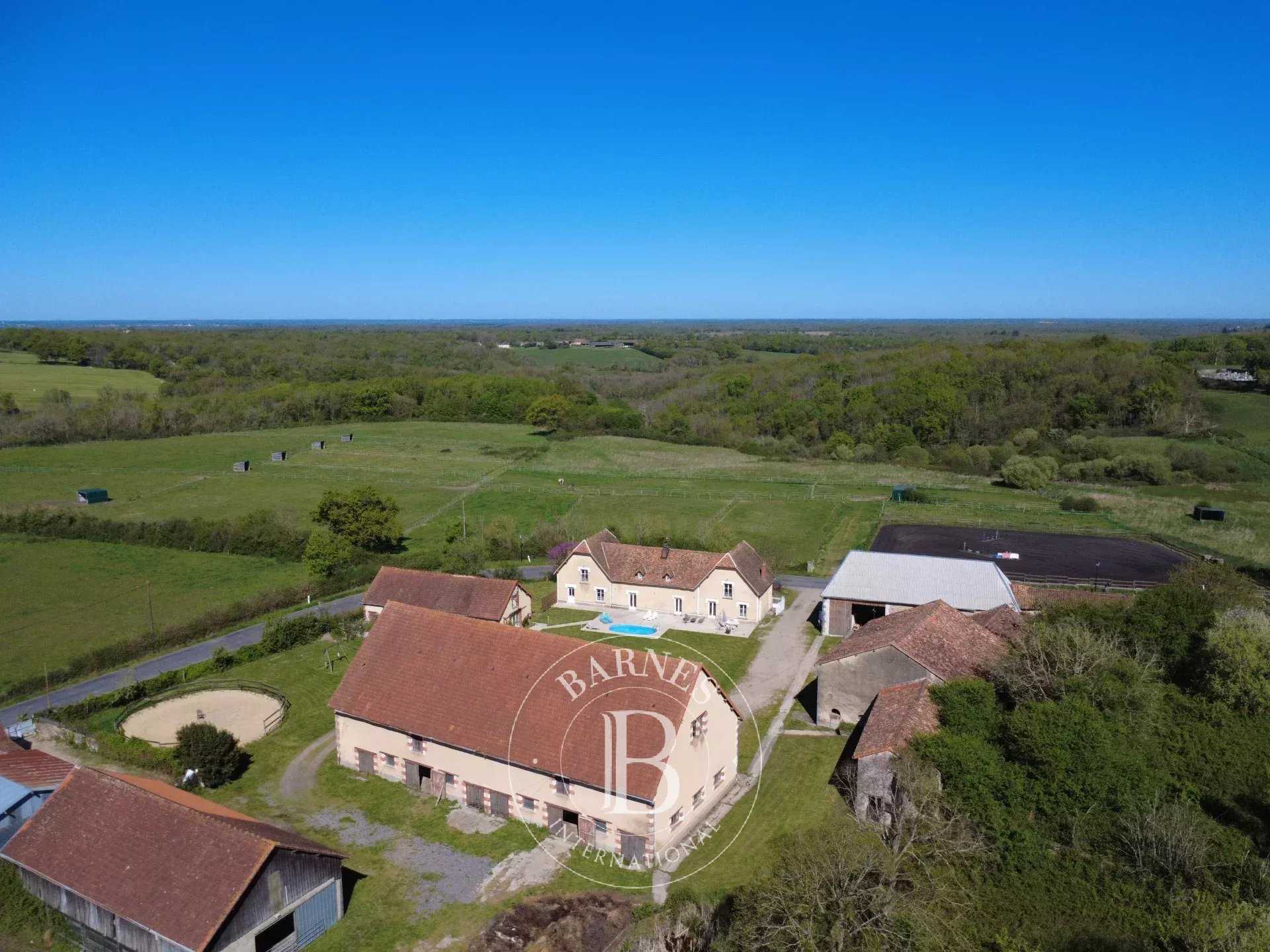 Domaine équestre Montmorillon  -  ref 86902238 (picture 1)