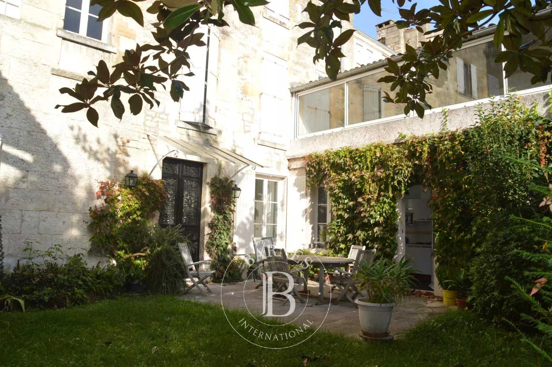 Hôtel particulier Niort  -  ref 85408128 (picture 1)
