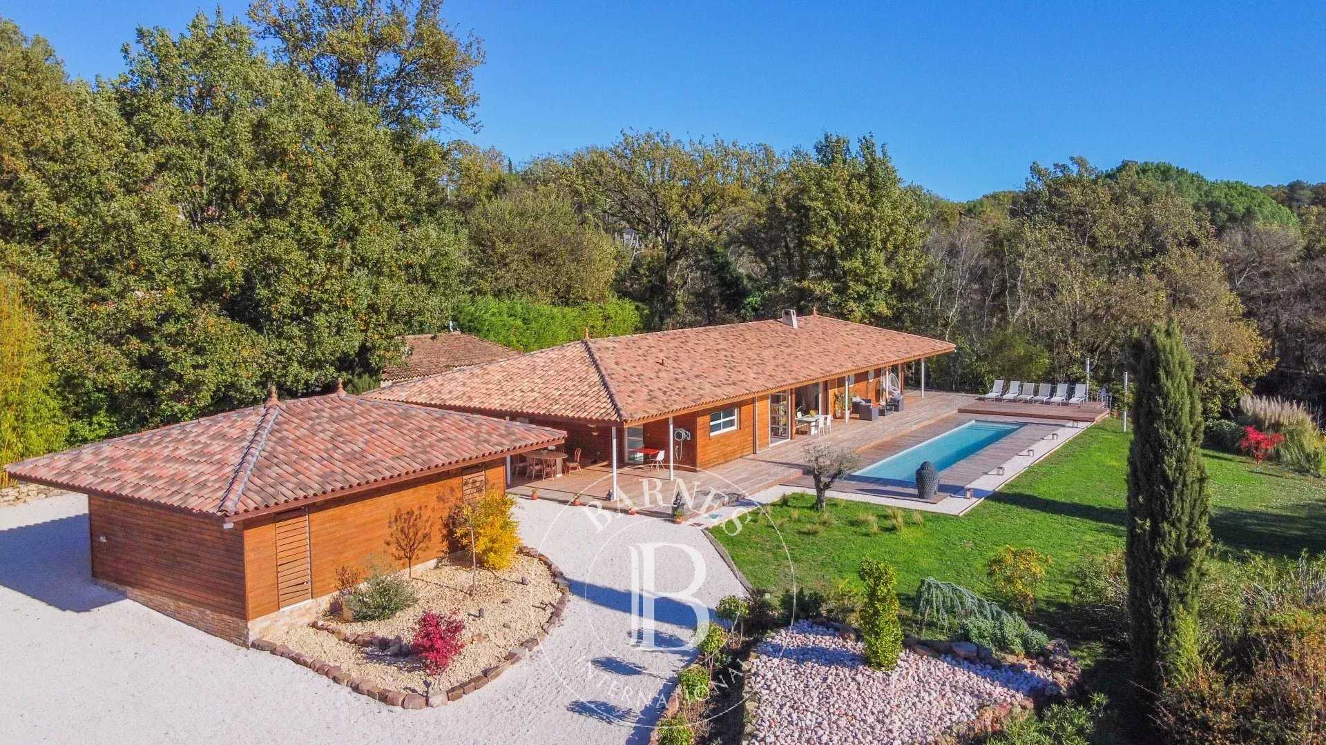 Villa Bagnols-en-Forêt  -  ref 86741776 (picture 1)